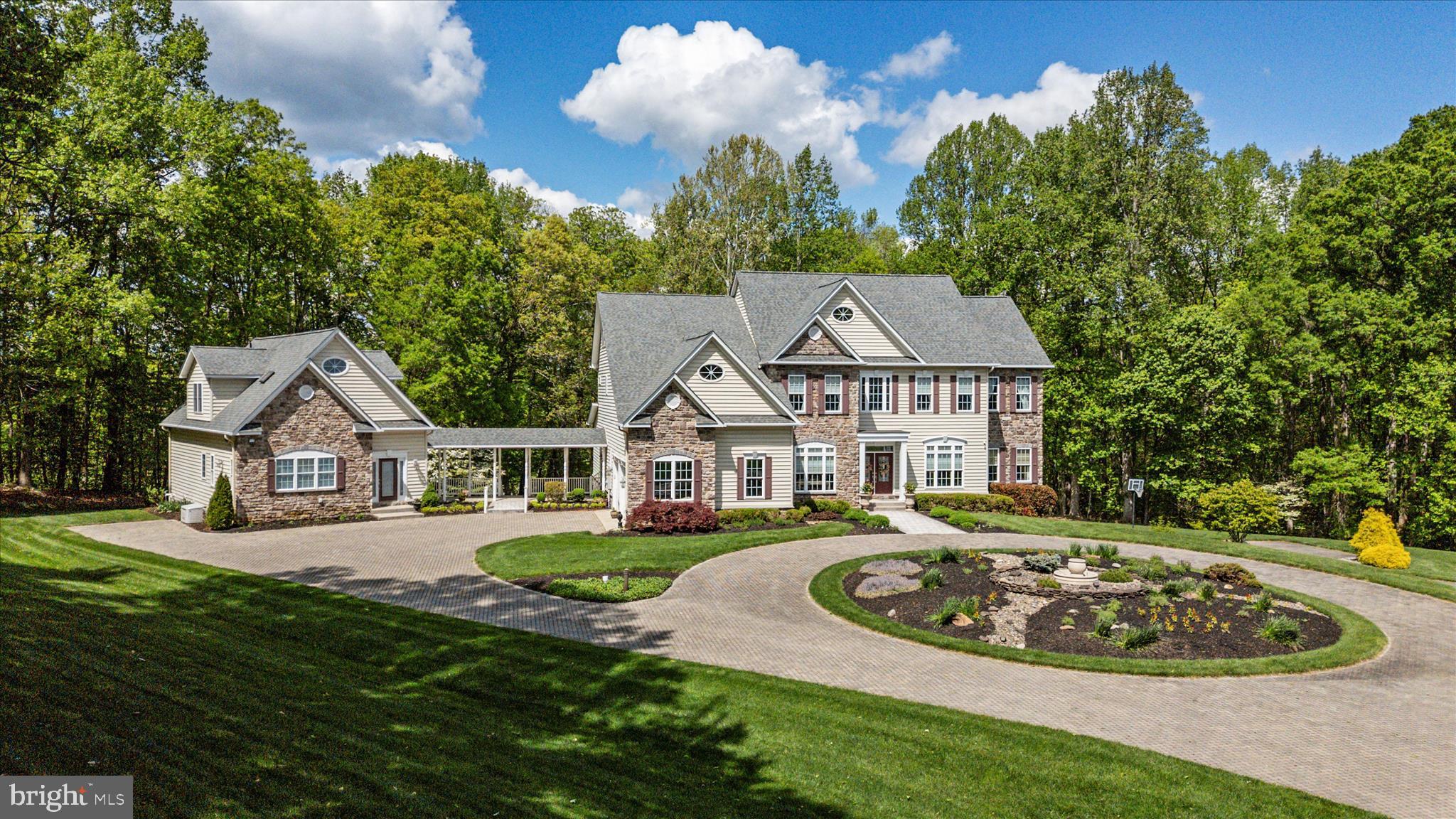 3740 LARKVIEW COURT
