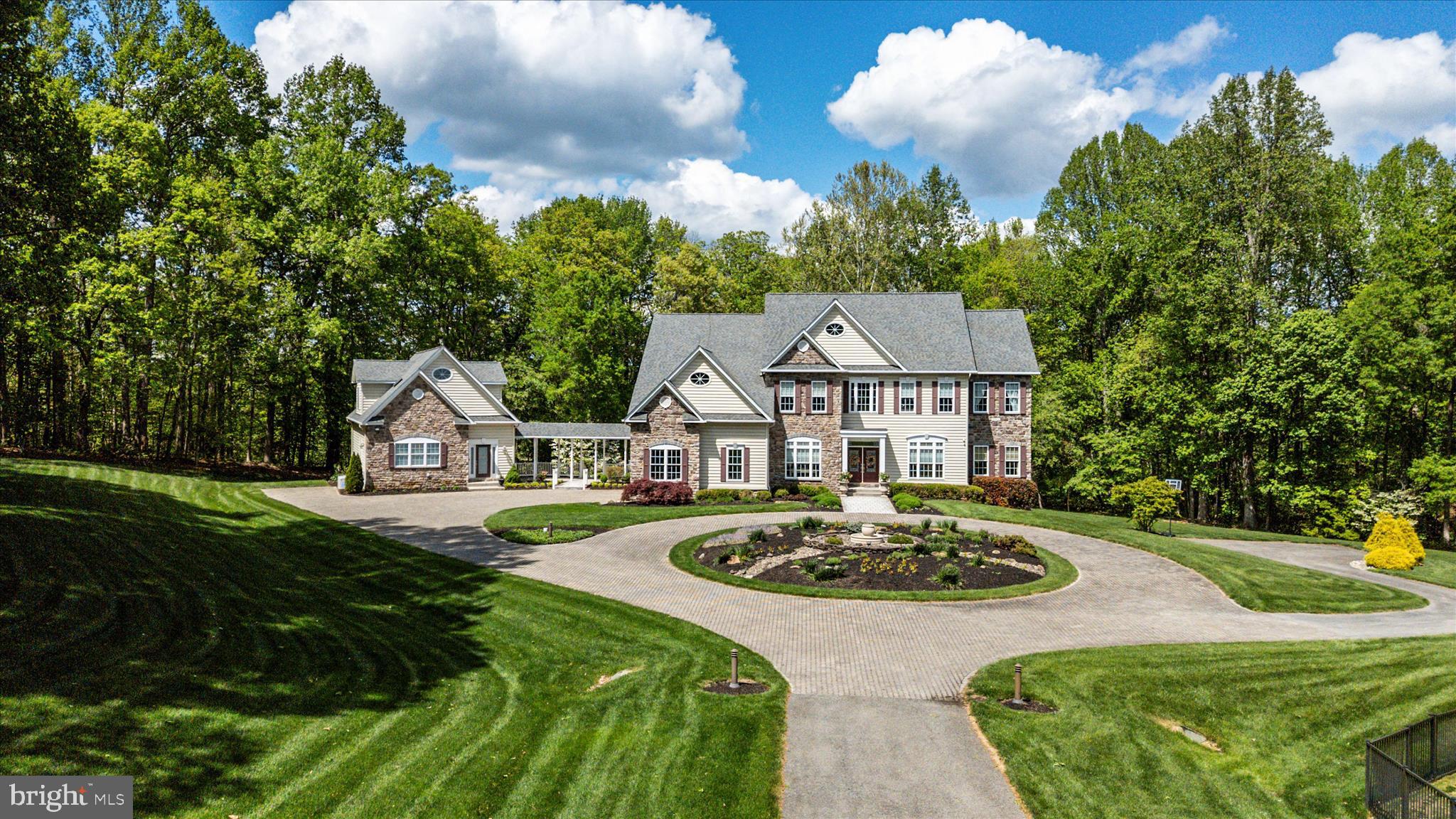 3740 LARKVIEW COURT