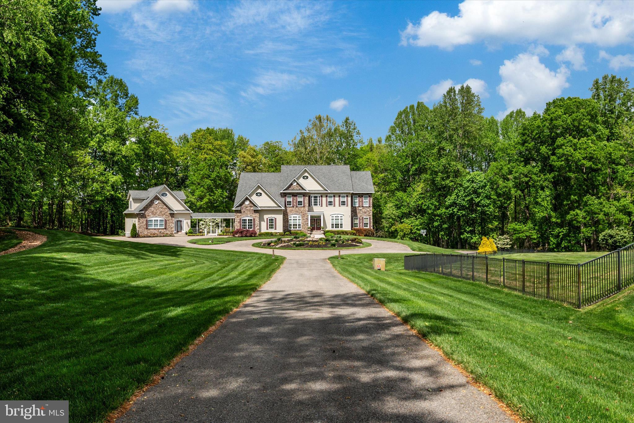 3740 LARKVIEW COURT