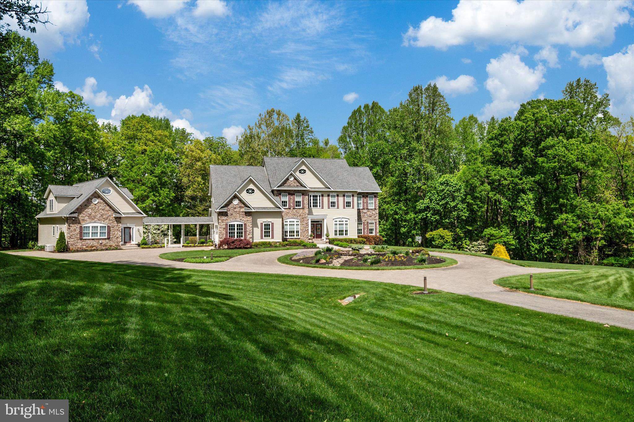 3740 LARKVIEW COURT