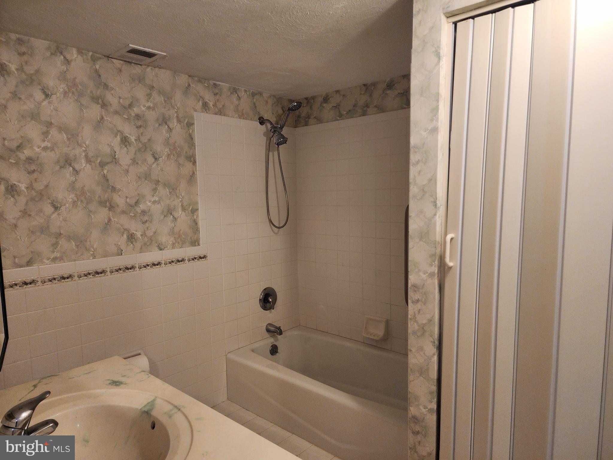 HICKORY HILL - Residential