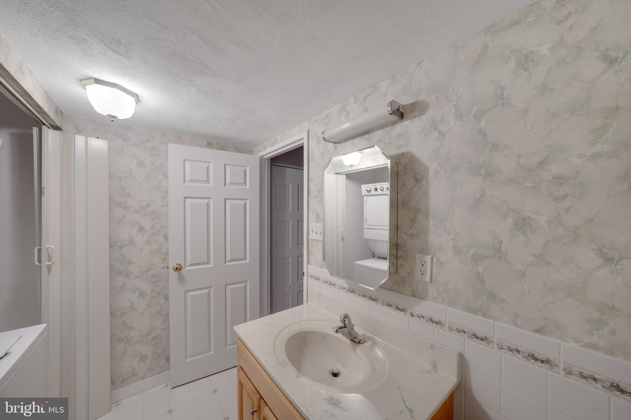 HICKORY HILL - Residential