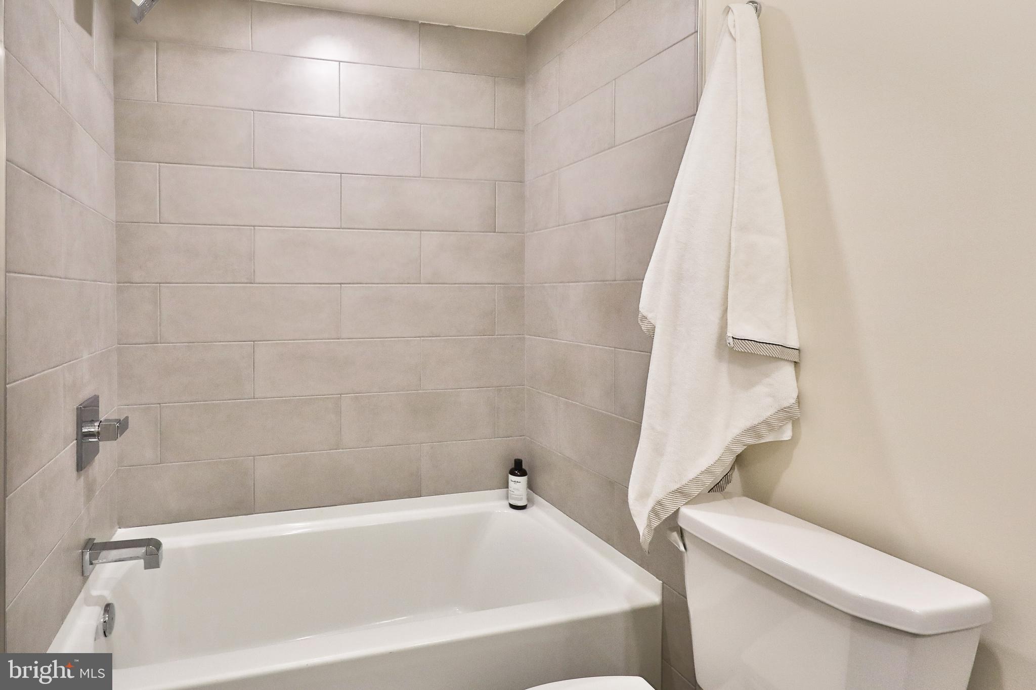 OLDE KENSINGTON - Residential Lease