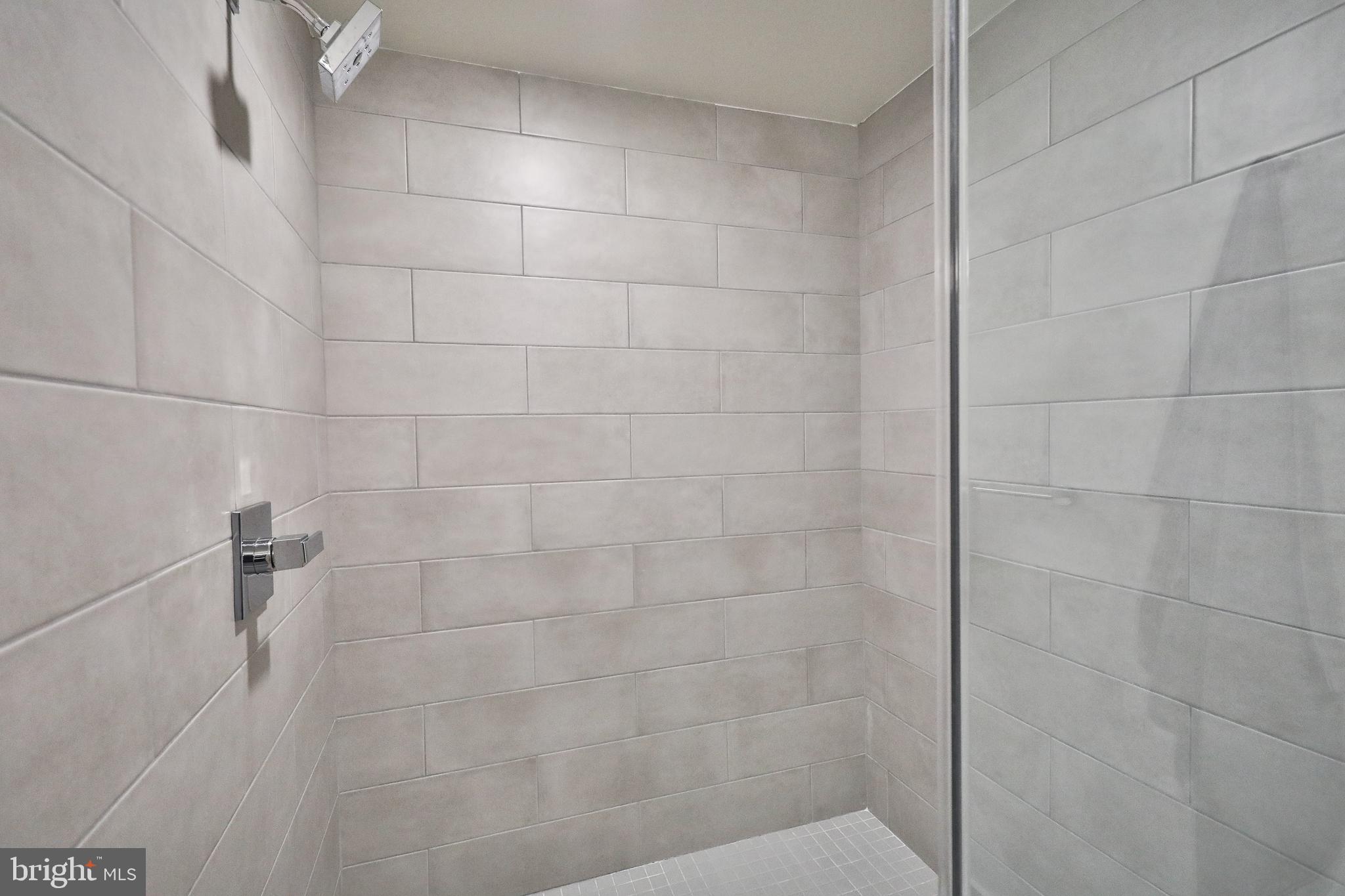 OLDE KENSINGTON - Residential Lease