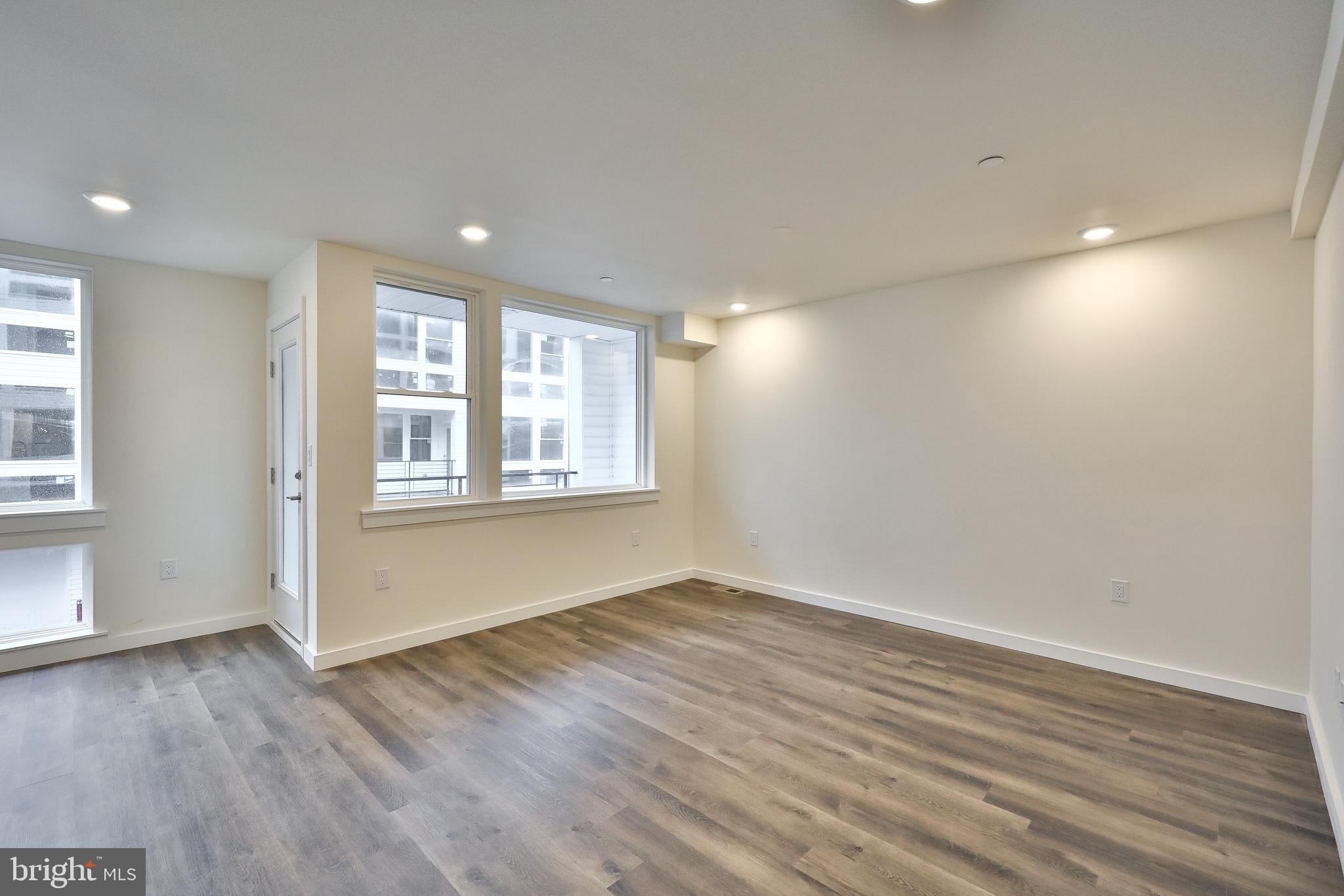 OLDE KENSINGTON - Residential Lease