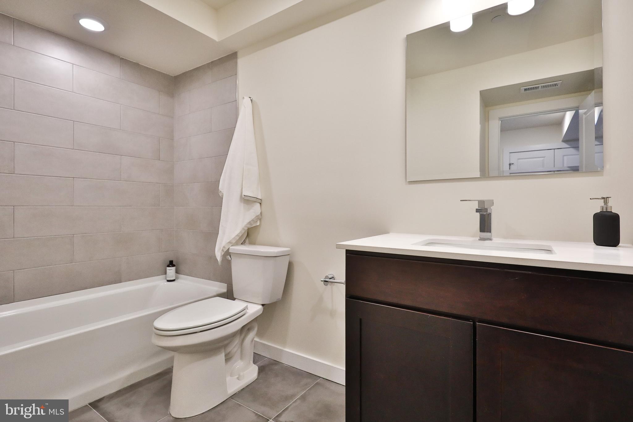 OLDE KENSINGTON - Residential Lease