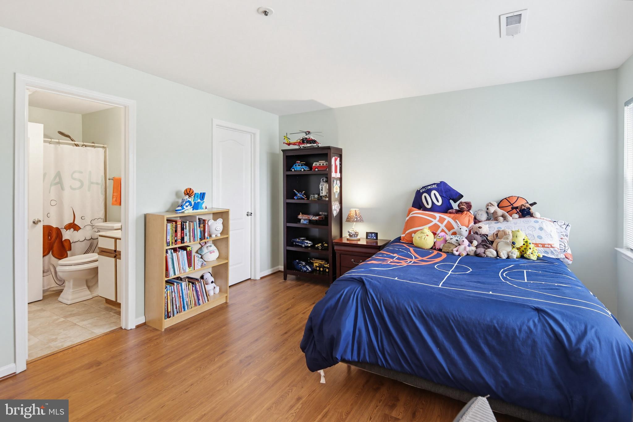 VILLAGE OF MONTGOMERY RUN - Residential