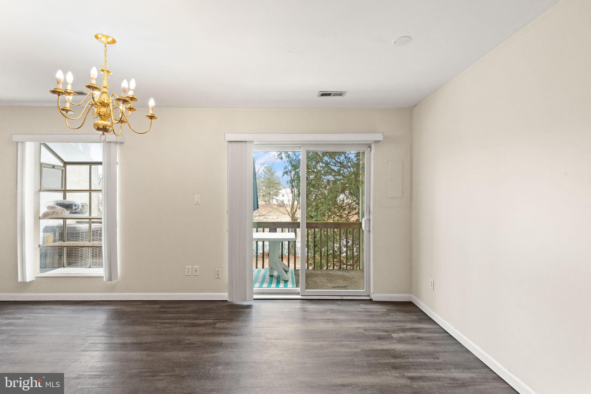 THE HUNTSMAN CONDOMINIUM - Residential