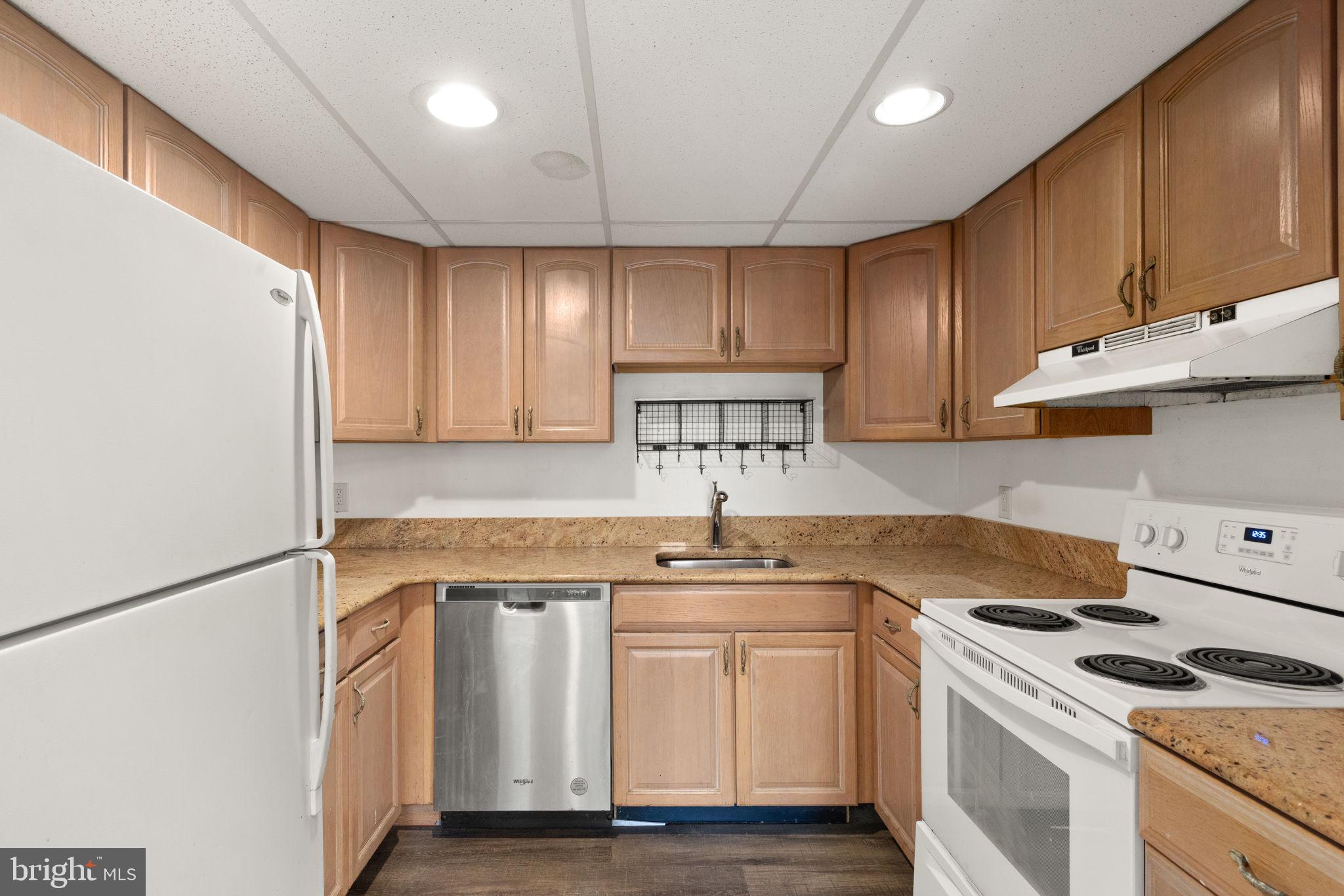 THE HUNTSMAN CONDOMINIUM - Residential