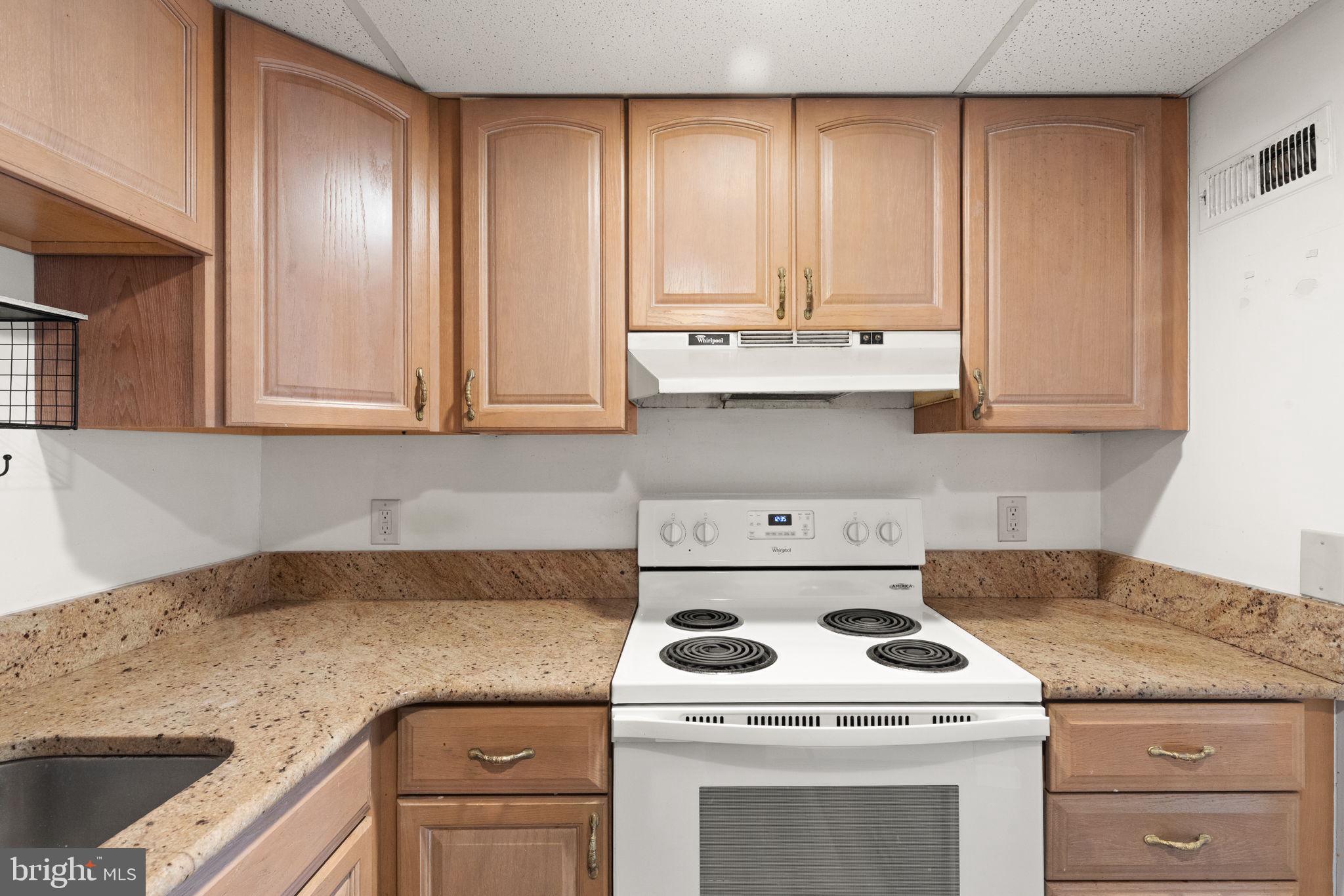 THE HUNTSMAN CONDOMINIUM - Residential