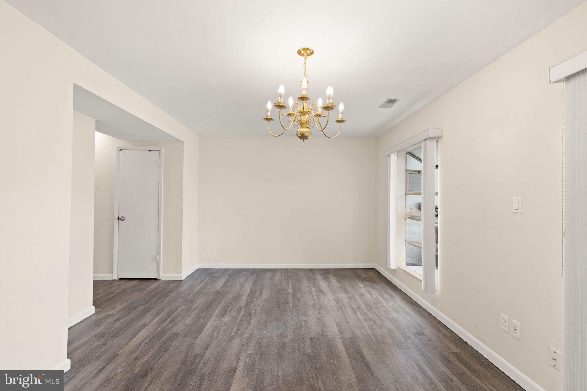 THE HUNTSMAN CONDOMINIUM - Residential