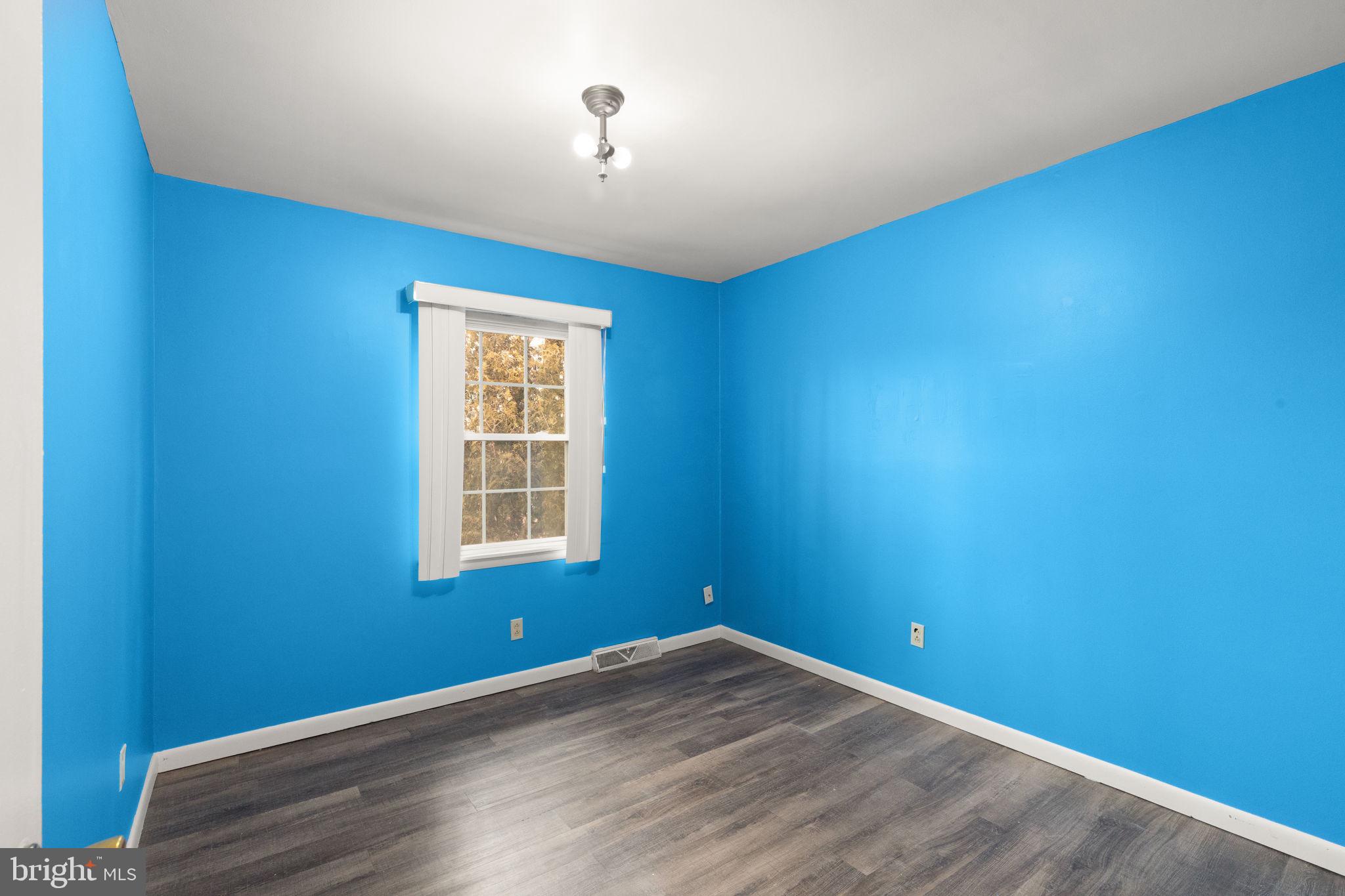 THE HUNTSMAN CONDOMINIUM - Residential