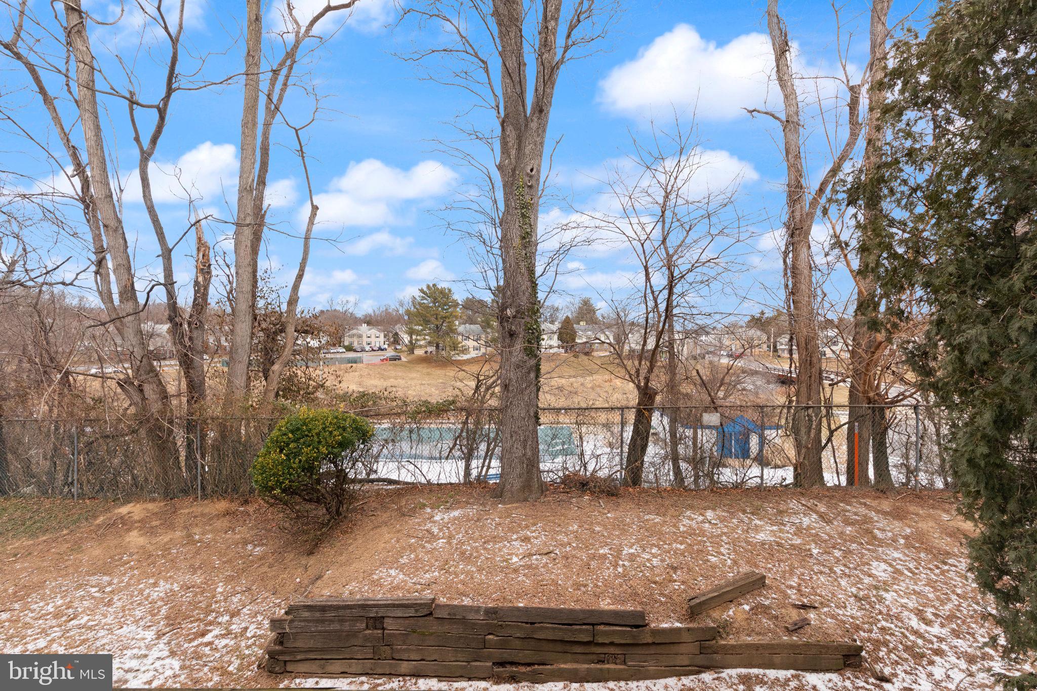 THE HUNTSMAN CONDOMINIUM - Residential