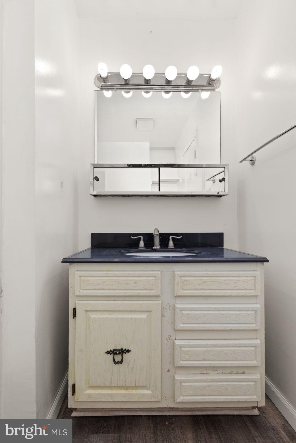 THE HUNTSMAN CONDOMINIUM - Residential