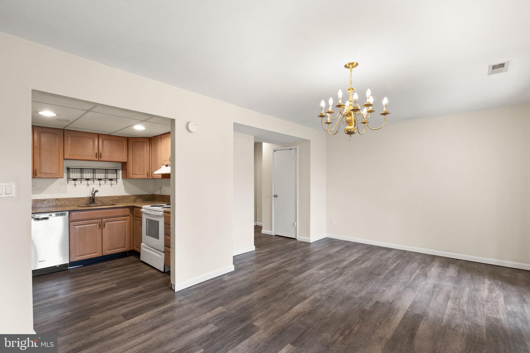 THE HUNTSMAN CONDOMINIUM - Residential