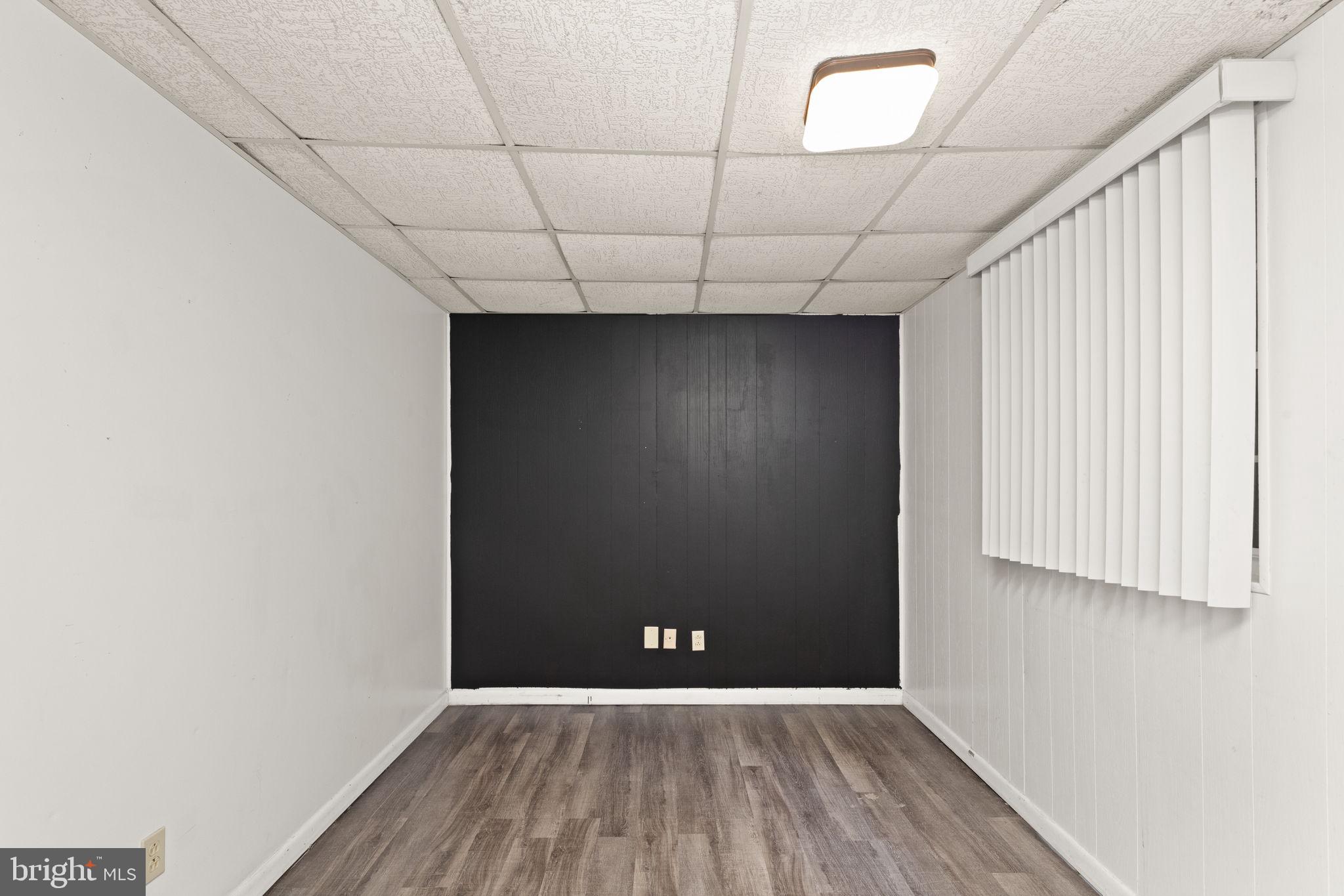 THE HUNTSMAN CONDOMINIUM - Residential