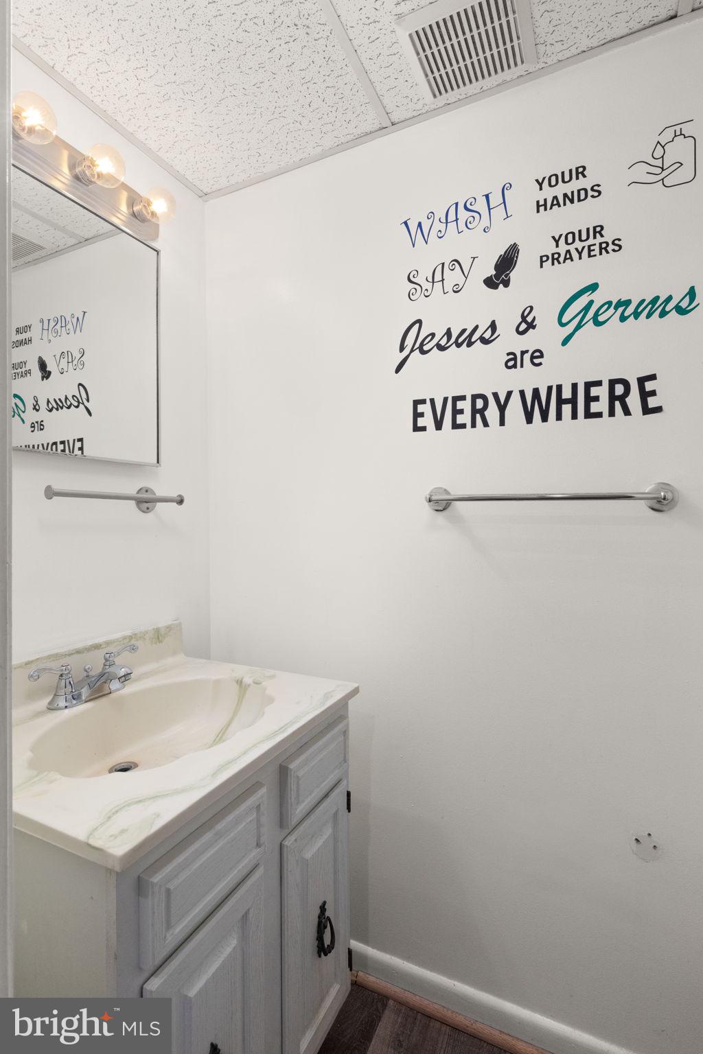 THE HUNTSMAN CONDOMINIUM - Residential