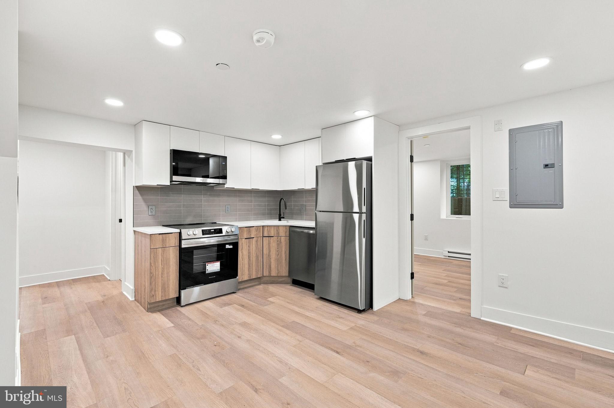 3206 W DAUPHIN STREET 6