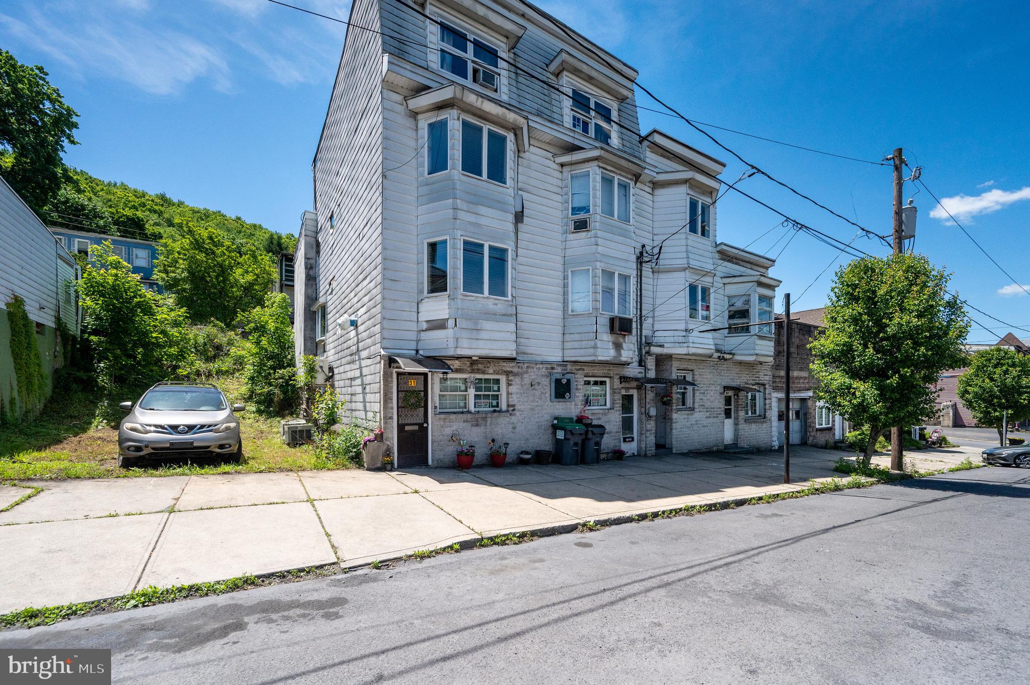33 W MAIN STREET