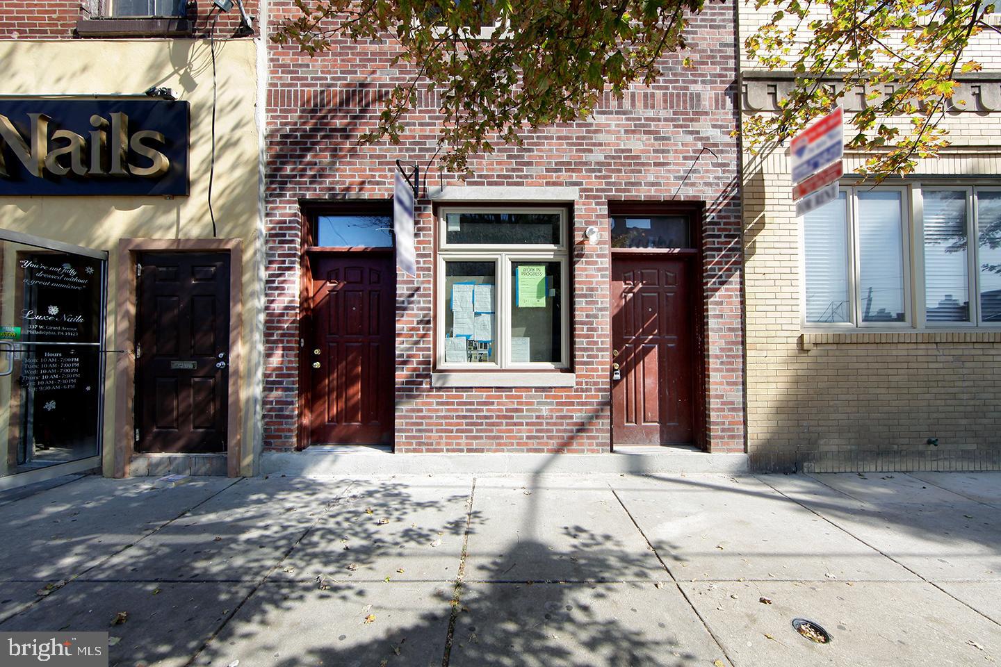 Fully renovated duplex for Sale! Amazing commercial space plus beautifully renovated, bi-level 4-bedroom apartment in Northern Liberties! 1400 SQFT of usable commercial space which includes the entire first floor and additional square footage in the basement! The first floor includes brand new flooring, exposed brick walls, Skylight, a full bathroom, and modern kitchenette! Exit the kitchenette to the small patio space. The basement is very clean and is great for storage use and more! The large bi-level apartment has 4 bedrooms, 3 full bathrooms, hardwood floors, and brand new kitchen with stainless appliances, Central Air/ Heat, and a huge roof deck great for summer nights. Currently rented for $3000 per month. Close to the Piazza and Liberties Walk which feature some of the best spots in the city. Gunner's Run has an exceptional Bloody Mary bar on the weekends. Other great places to check out: Bourbon & Branch, Standard Tap & North 3rd. & Fishtown is super close for more amazing bars, restaurants and cafes. A great duplex in a great part of Philly will go quickly, so make an appointment as soon as you can!