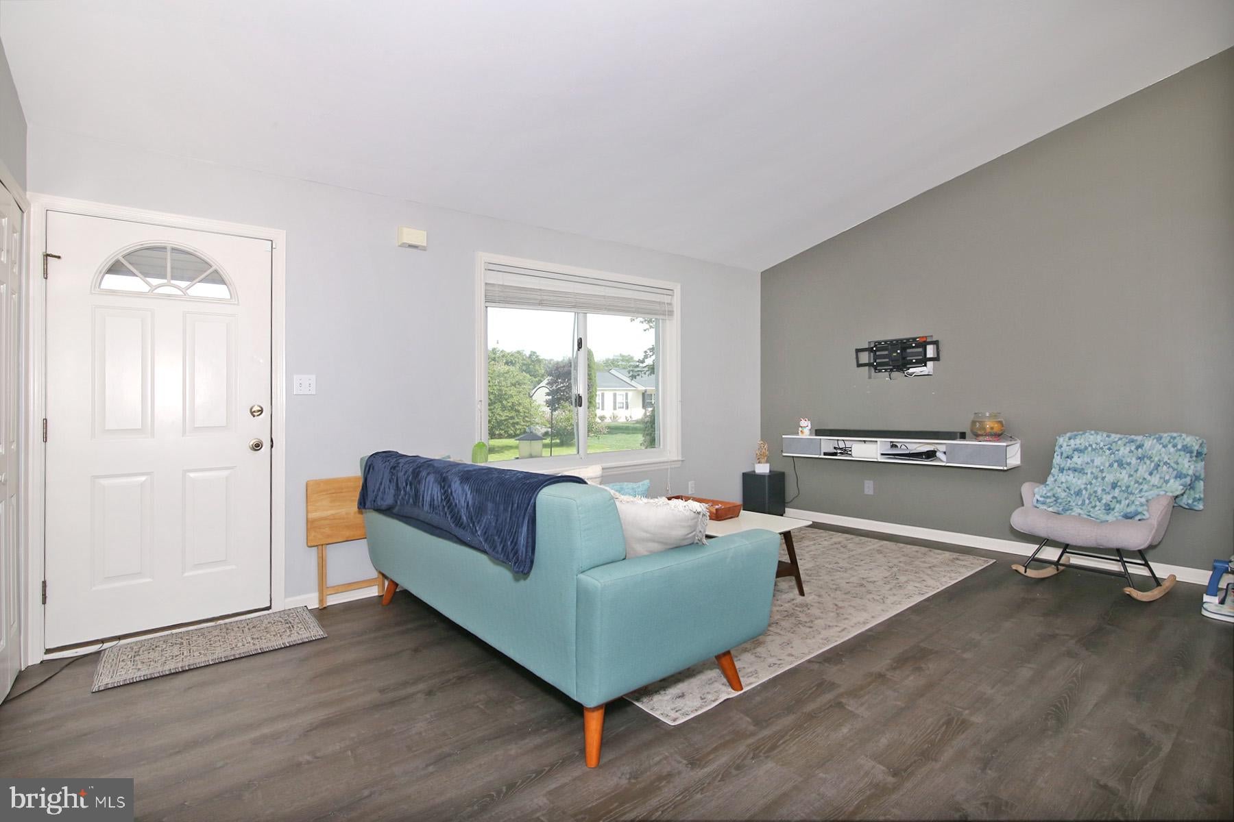 81 E BROOKFIELD