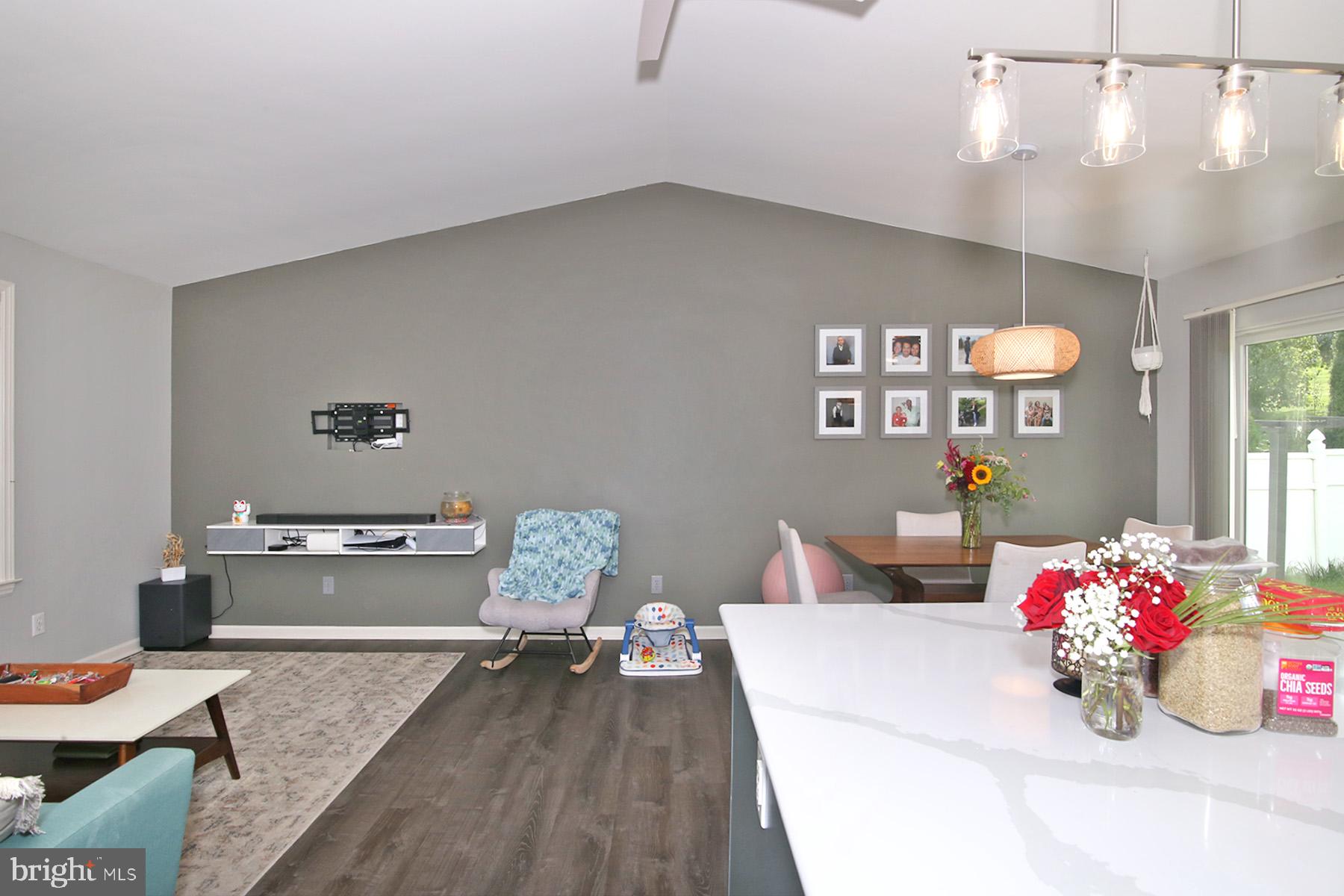 81 E BROOKFIELD
