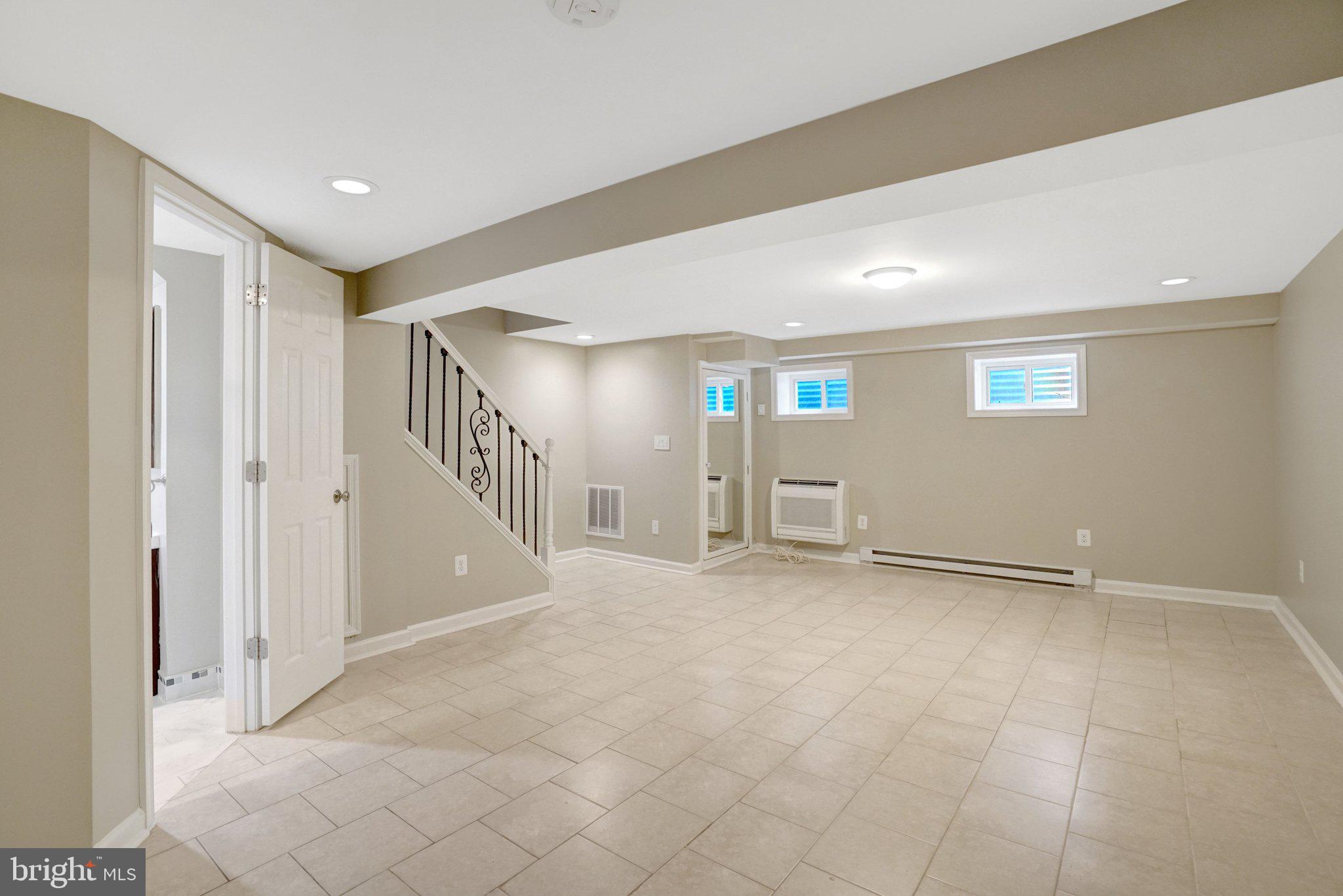 WARWICK VILLAGE - Residential