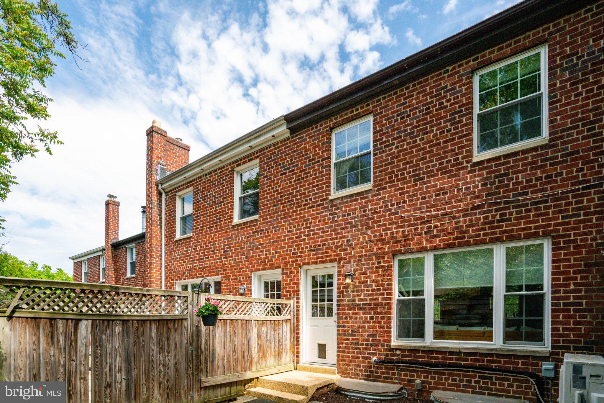WARWICK VILLAGE - Residential