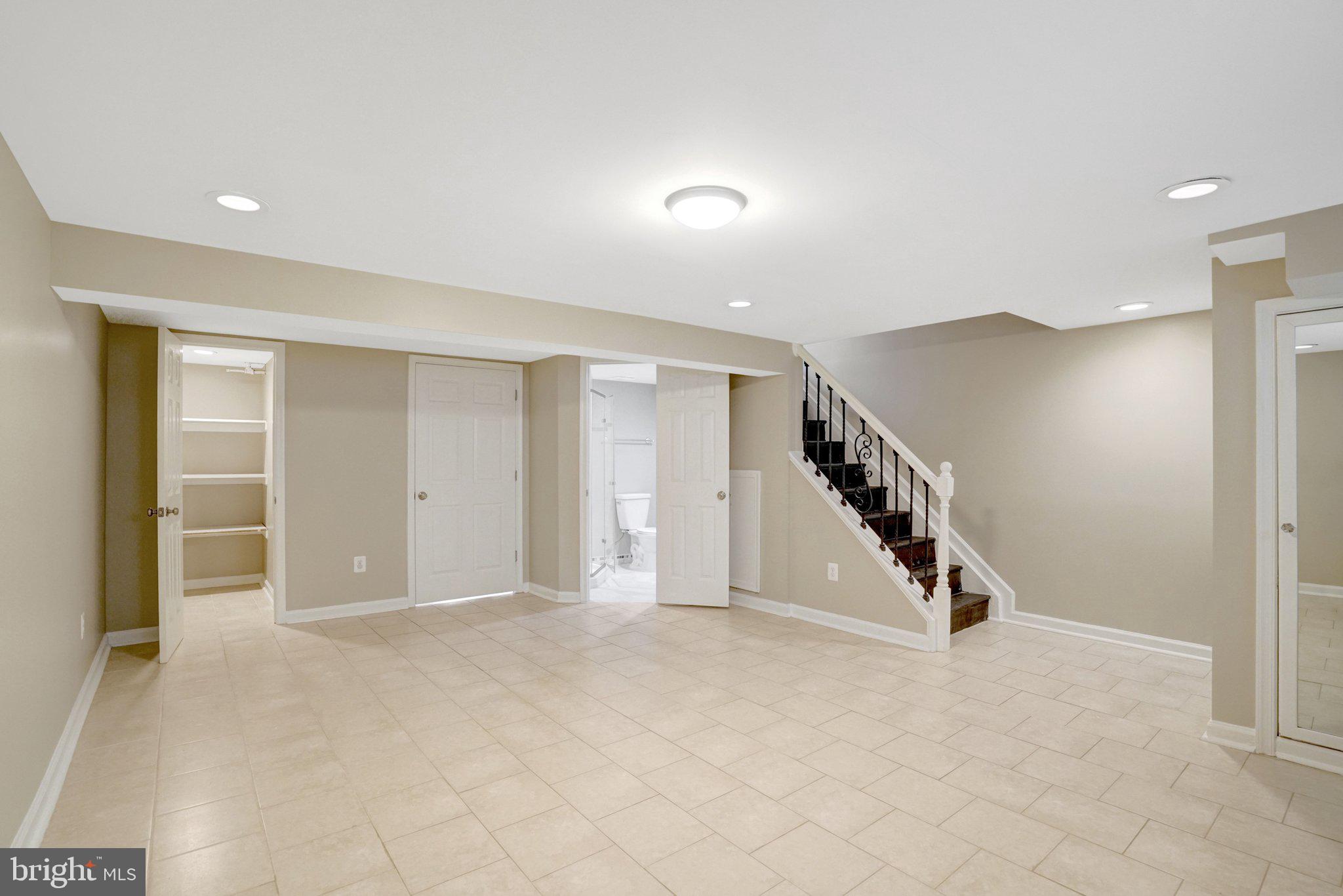 WARWICK VILLAGE - Residential