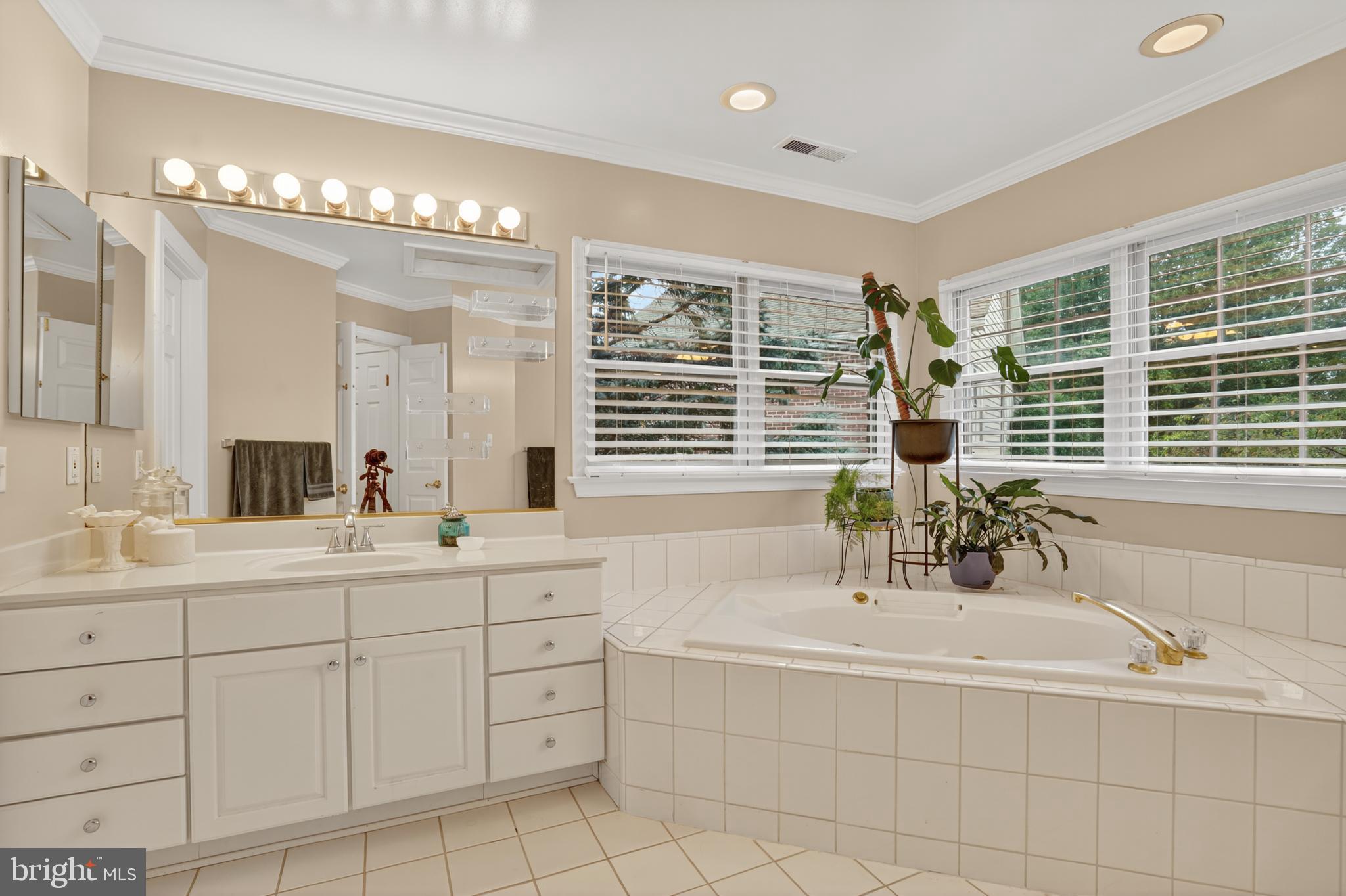 SPY HILL - Residential Lease