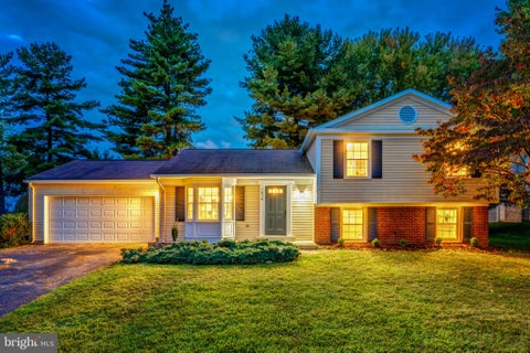 Photo of 1610 Sadlers Wells Court, HERNDON, VA 20170 (MLS # VAFX2342394)