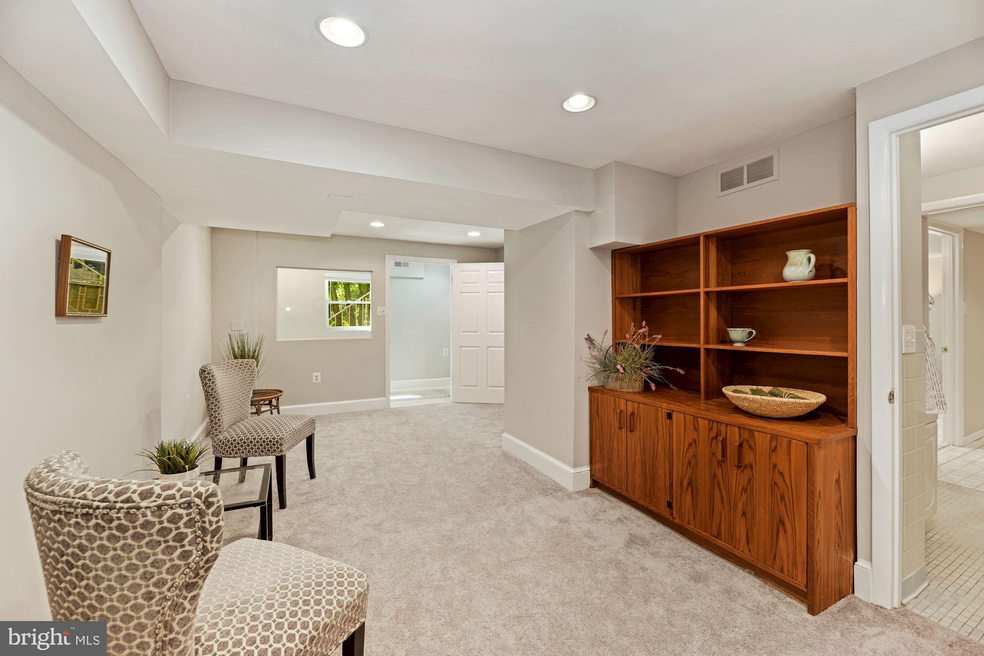 LEE HEIGHTS - Residential