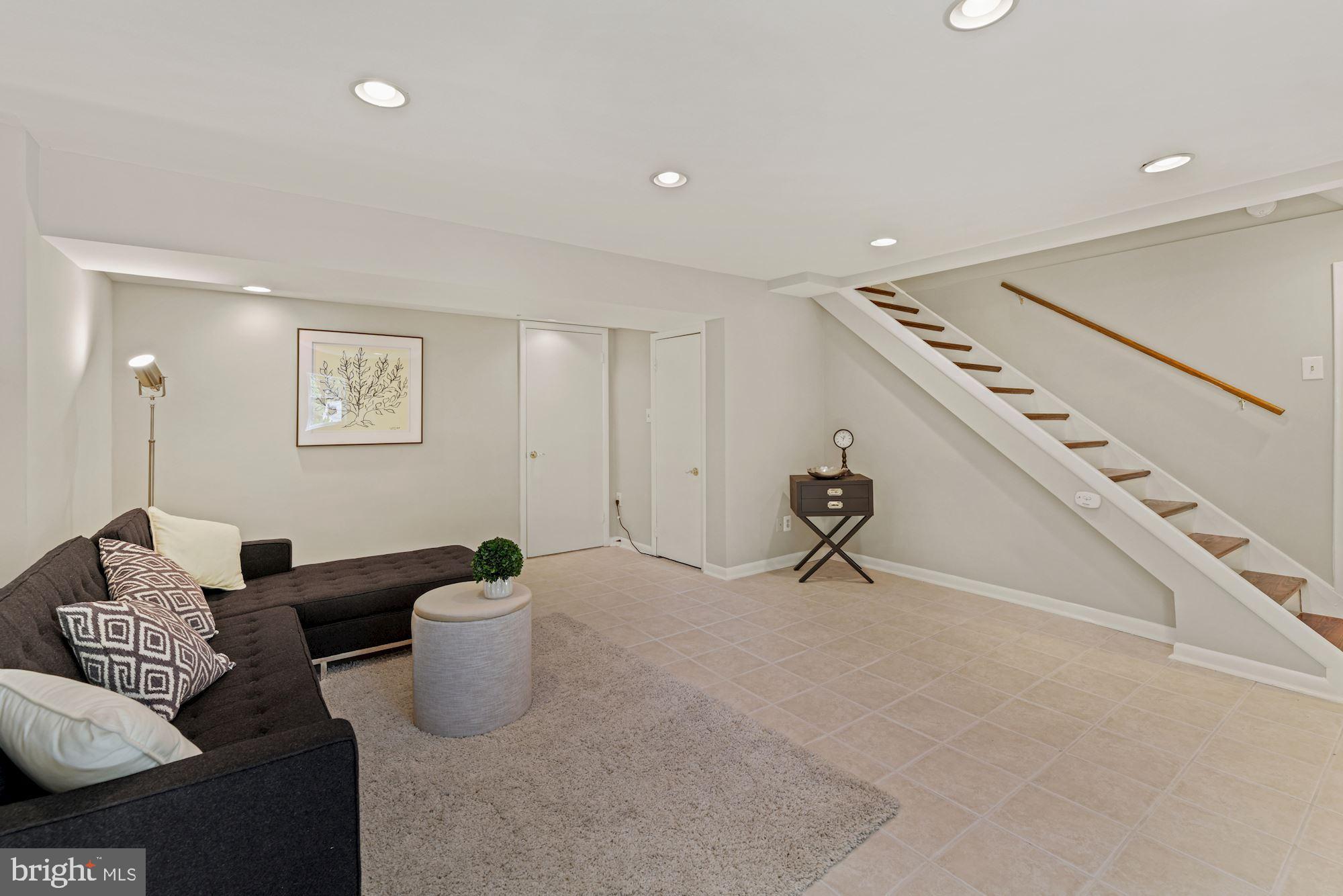 LEE HEIGHTS - Residential