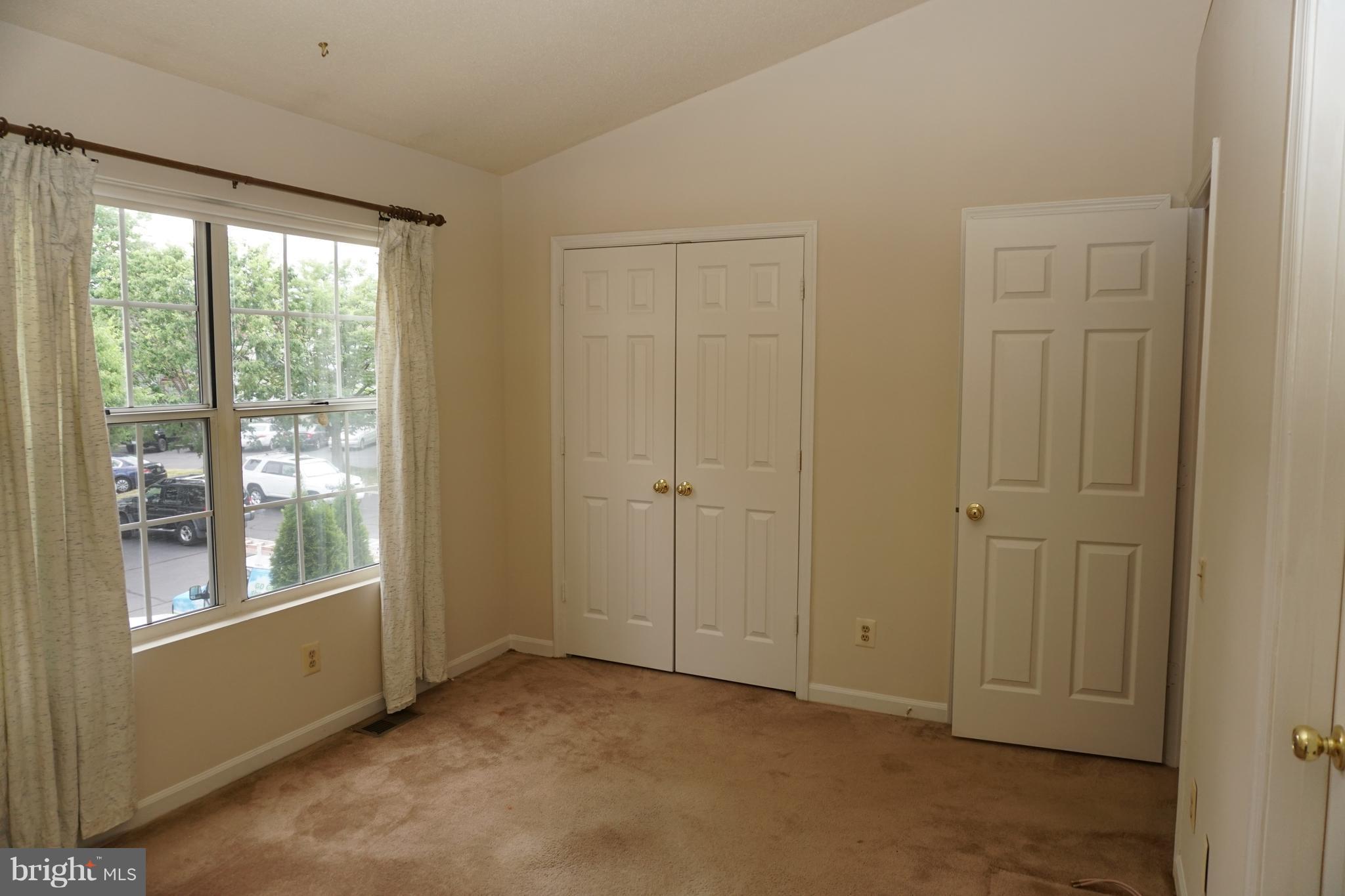 LANDSDOWNE - Residential Lease