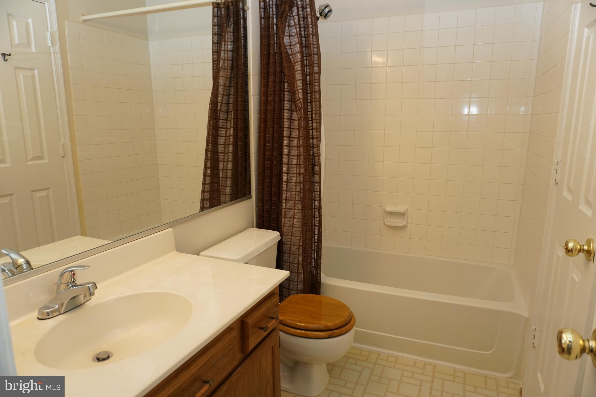 LANDSDOWNE - Residential Lease