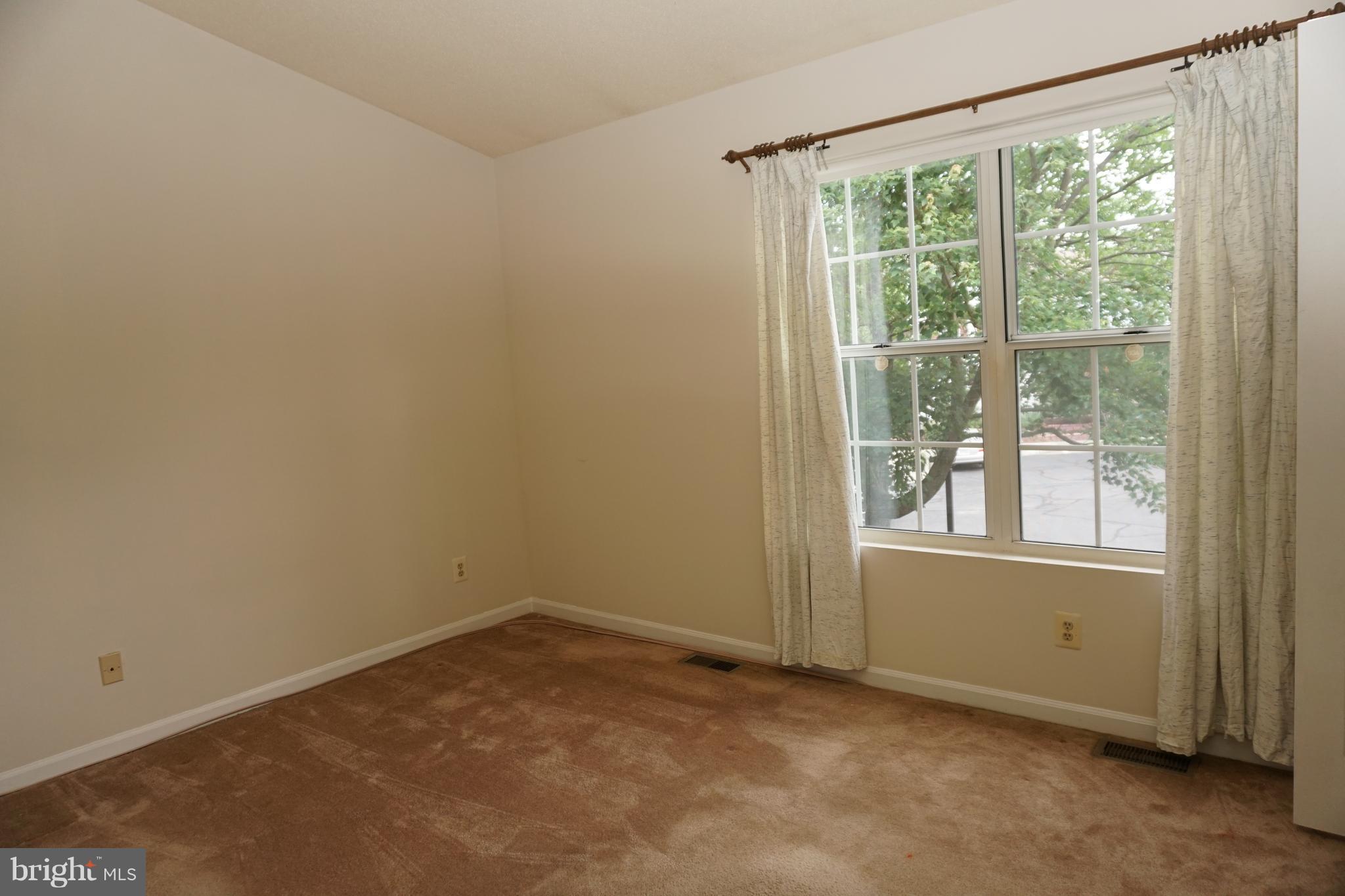 LANDSDOWNE - Residential Lease