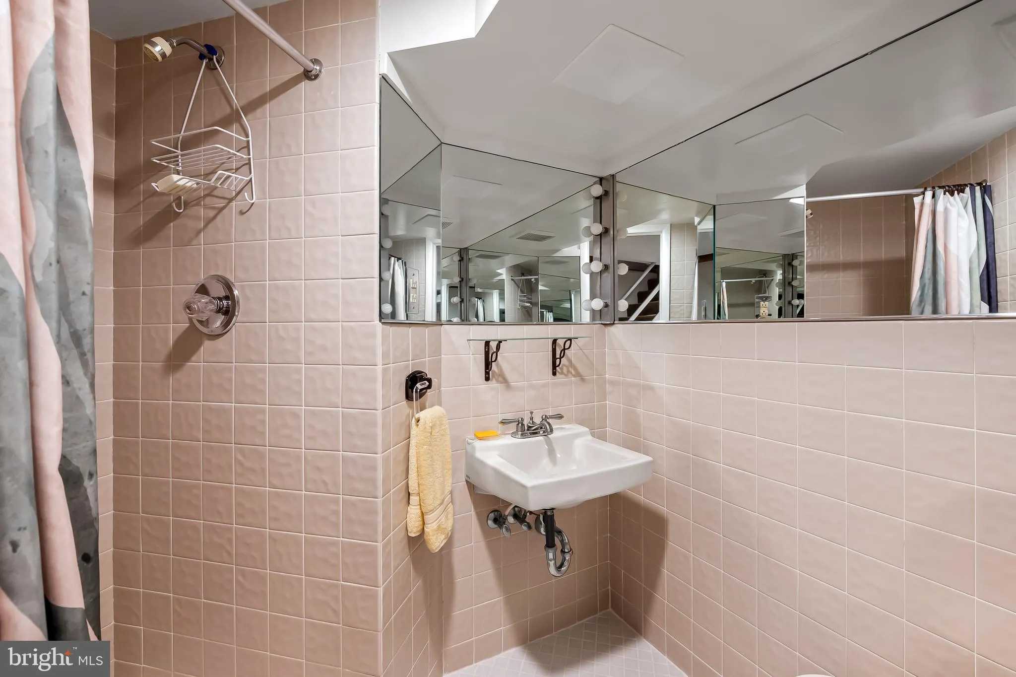 Baltimore, Maryland 21210, United States, 3 Bedrooms Bedrooms, ,3 BathroomsBathrooms,Residential,Contingent,129118