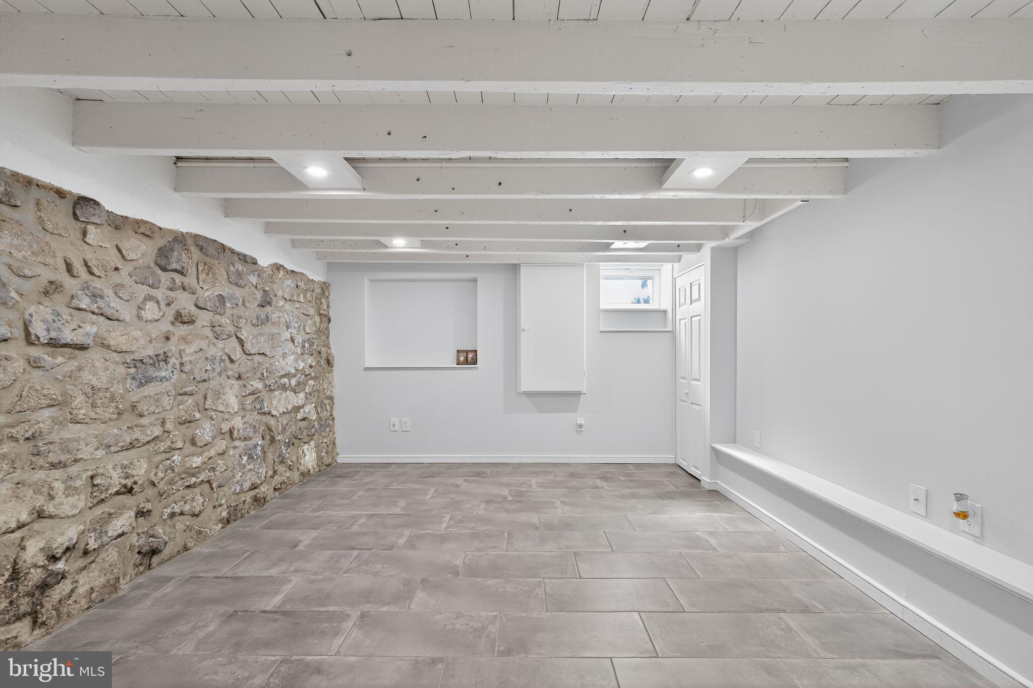 DICKINSON NARROWS - Residential