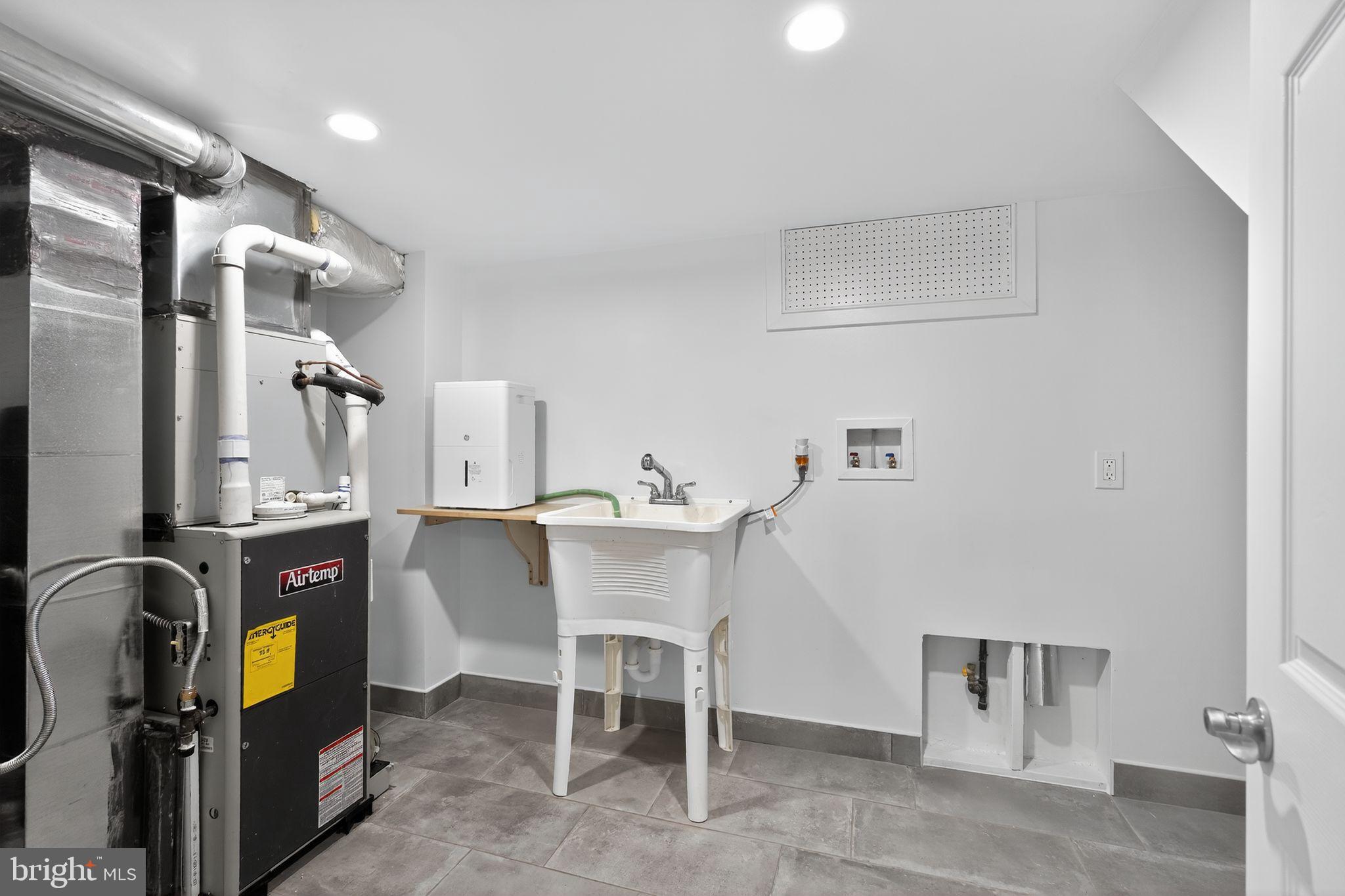 DICKINSON NARROWS - Residential