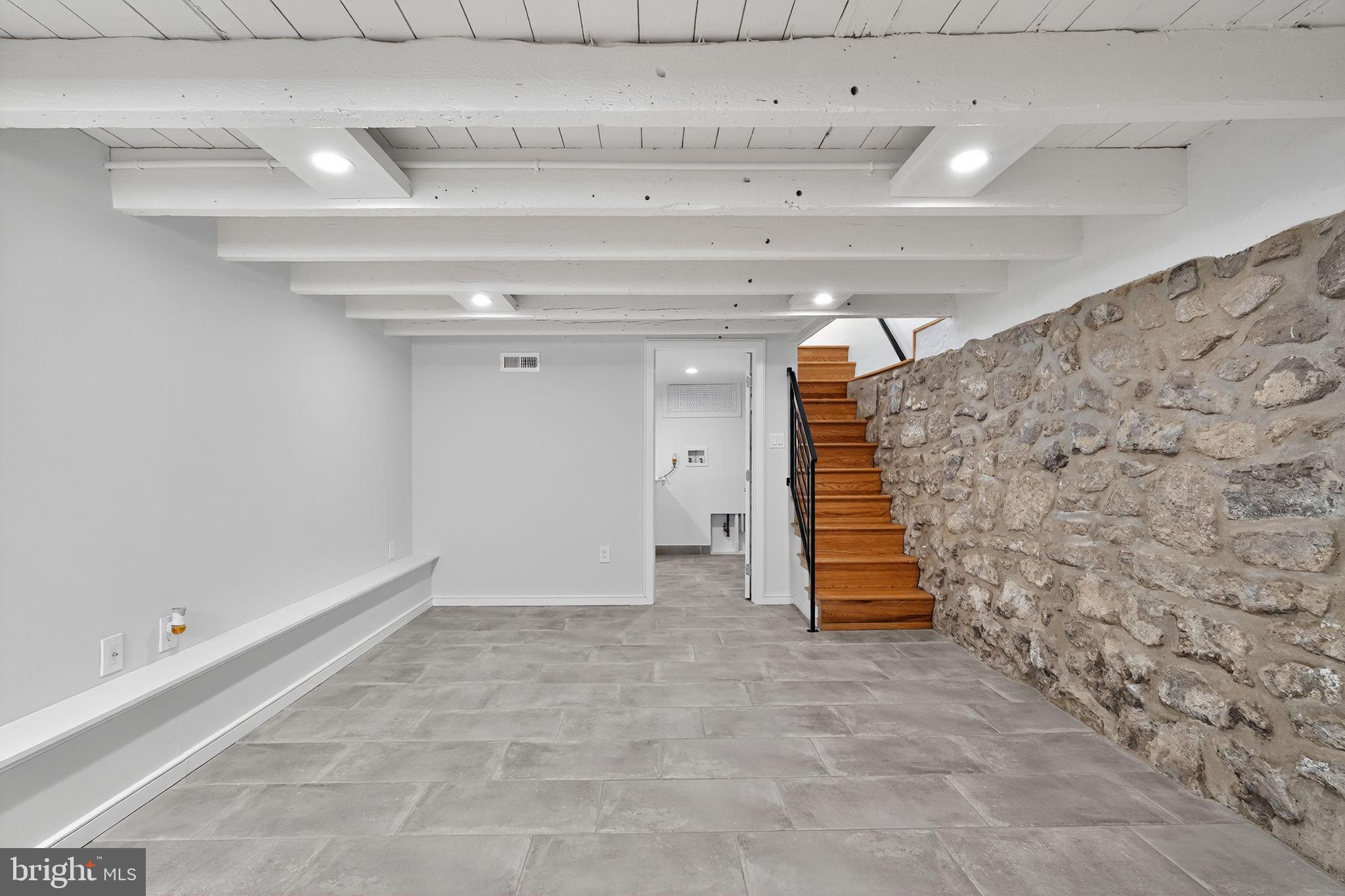 DICKINSON NARROWS - Residential