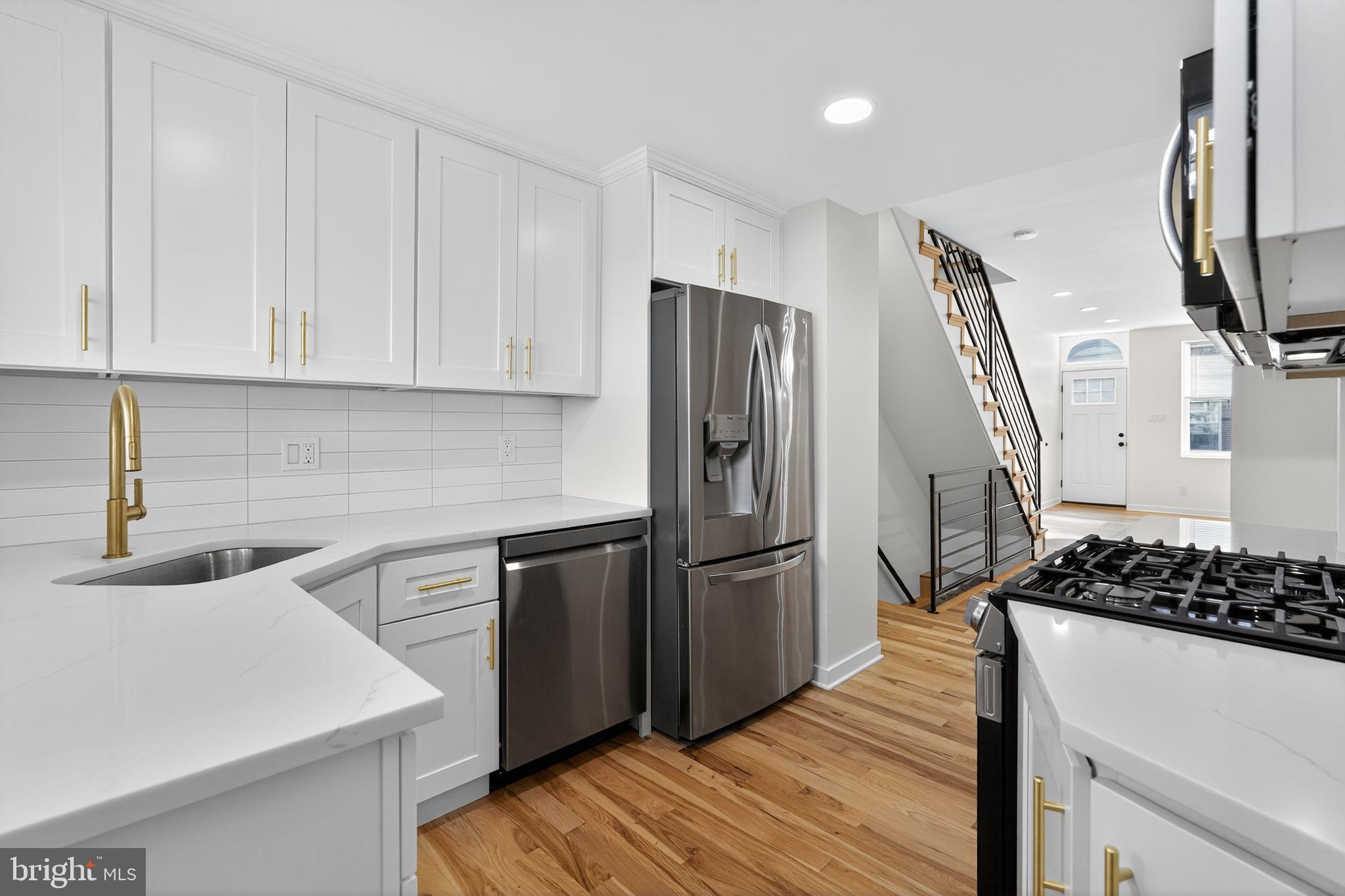 DICKINSON NARROWS - Residential