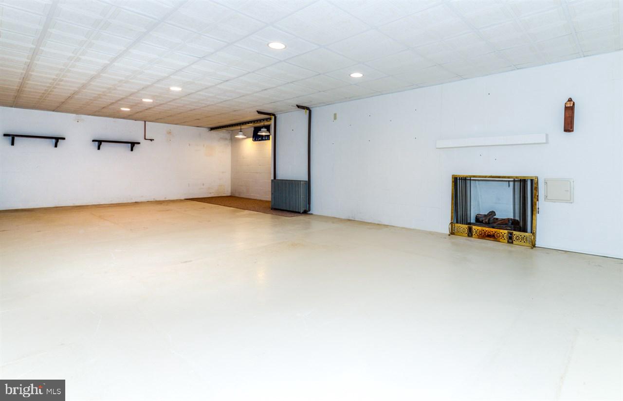 STRATHCONA HILLS - Residential