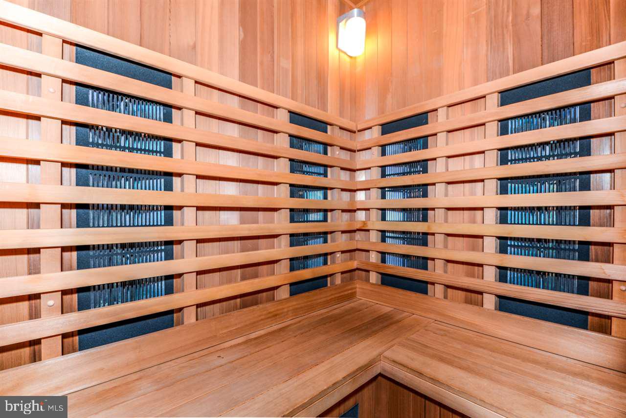 STRATHCONA HILLS - Residential