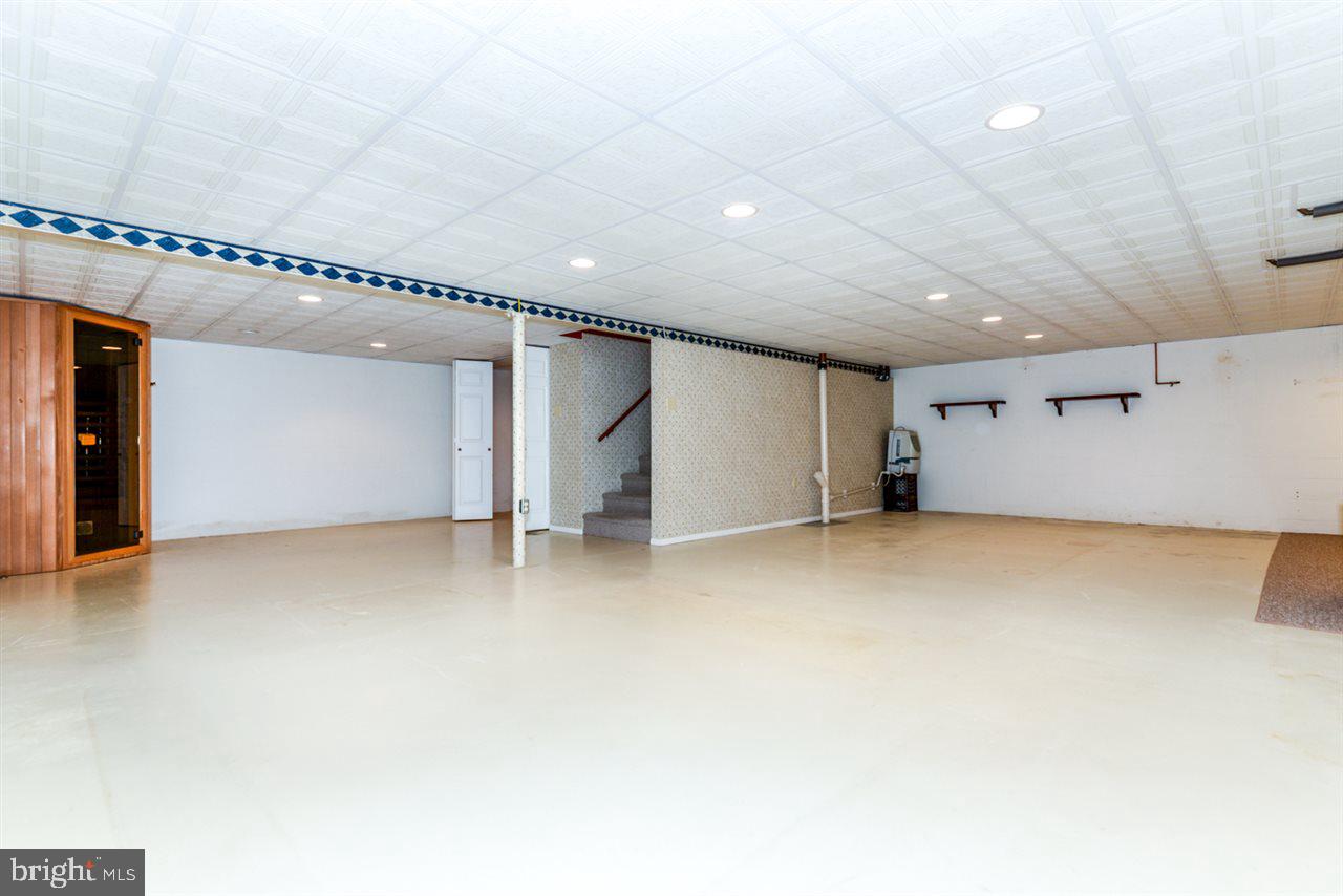 STRATHCONA HILLS - Residential