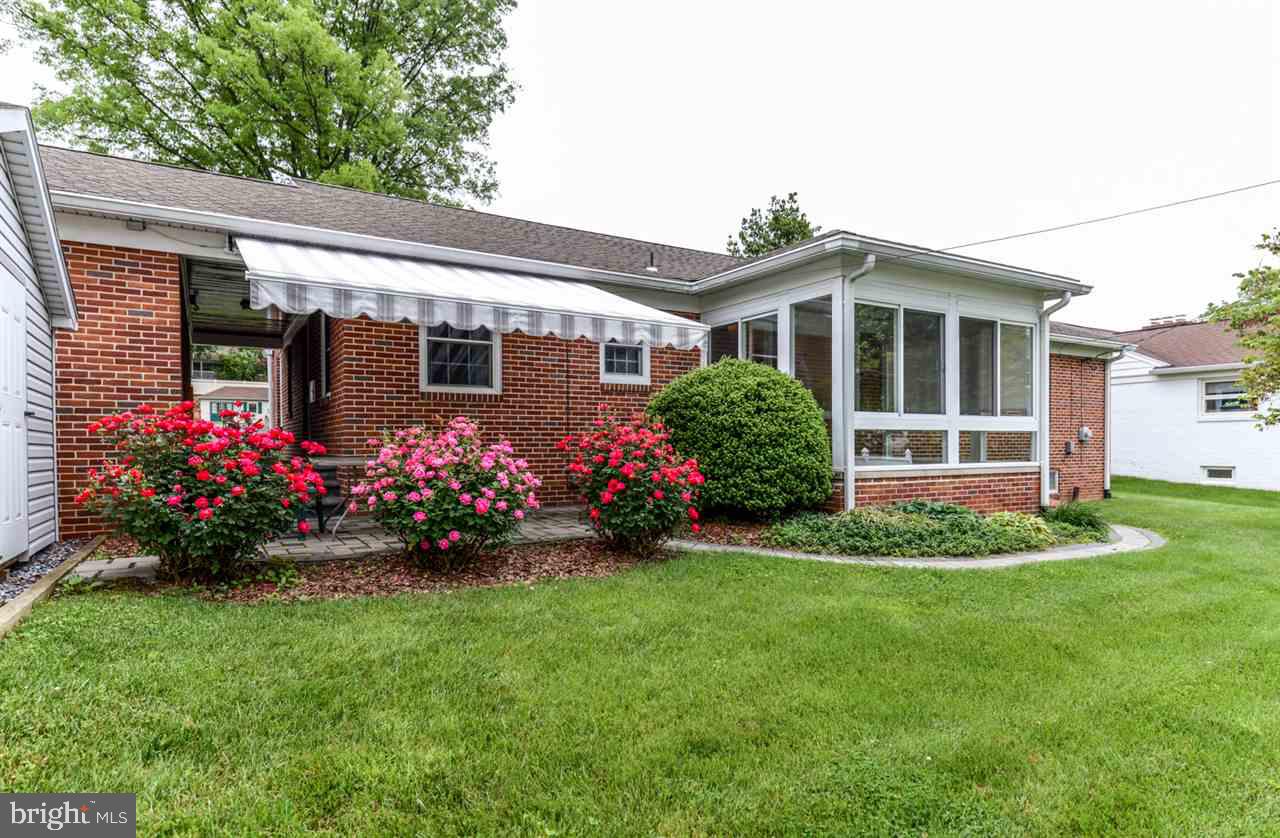 STRATHCONA HILLS - Residential