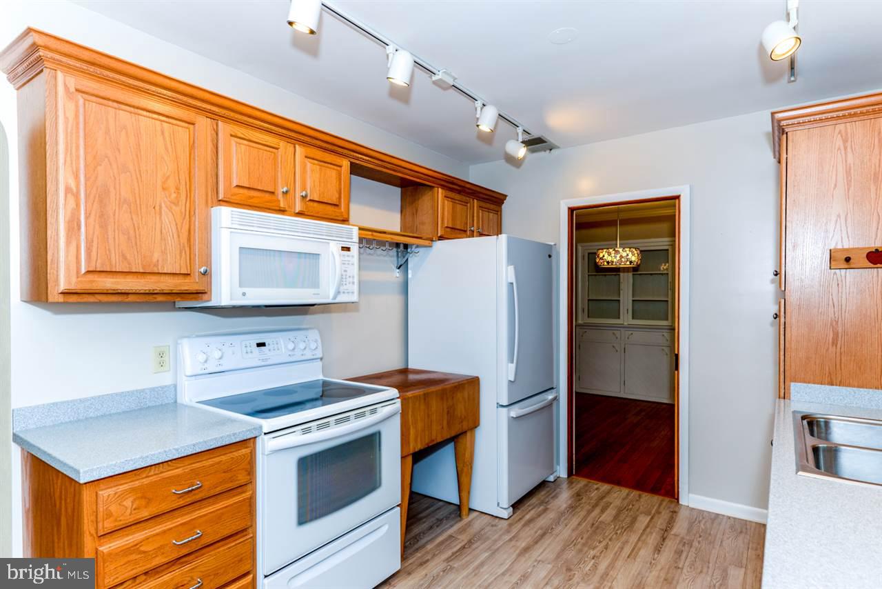 STRATHCONA HILLS - Residential