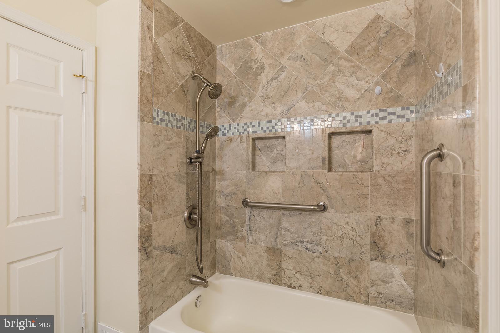 LAKE RIDGE - Residential