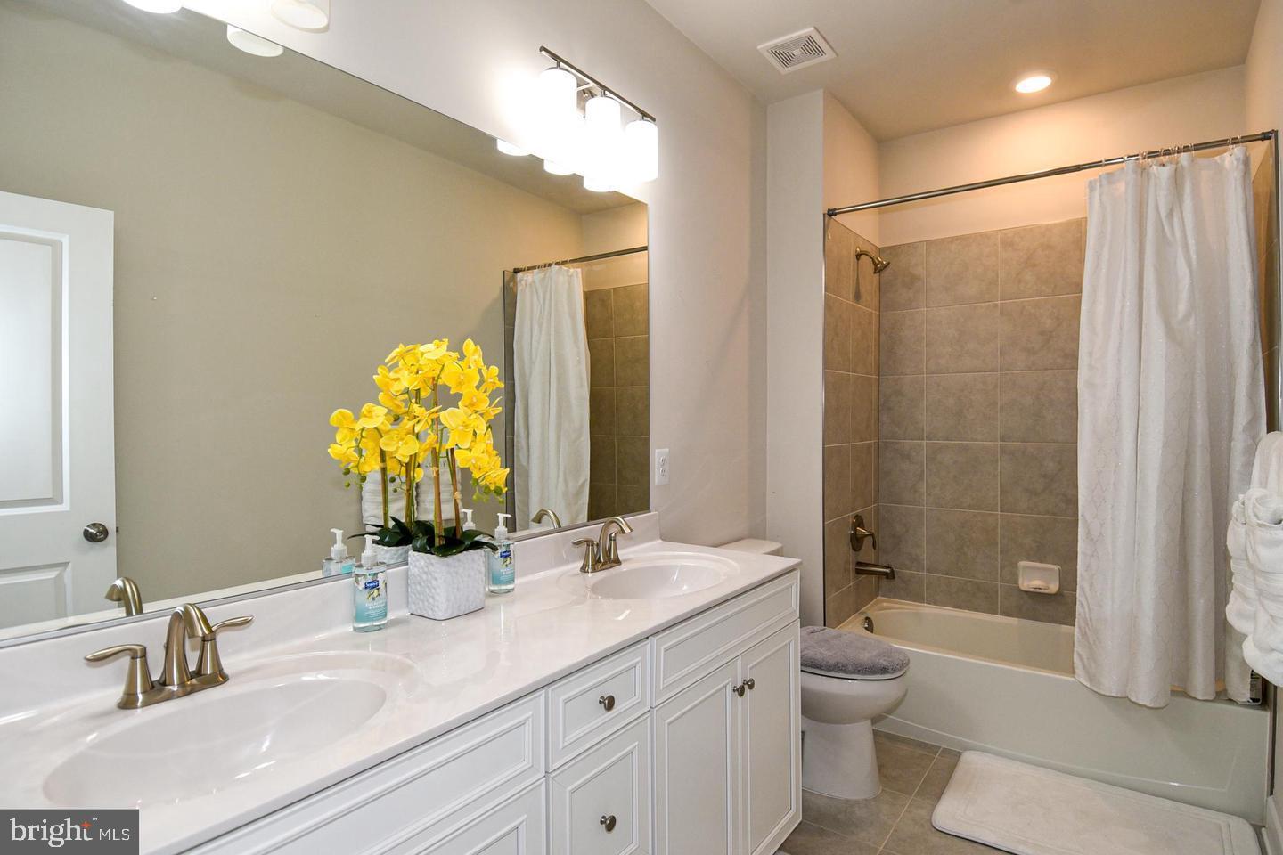 METRO WALK AT MOOREFIELD STATION - Residential Lease