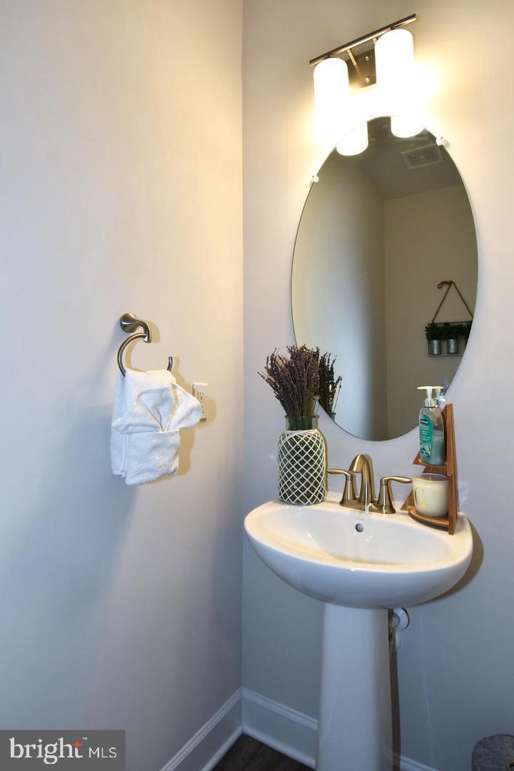 METRO WALK AT MOOREFIELD STATION - Residential Lease