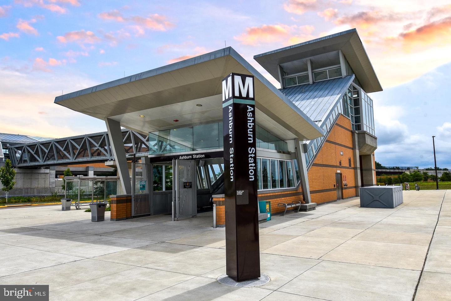 METRO WALK AT MOOREFIELD STATION - Residential Lease